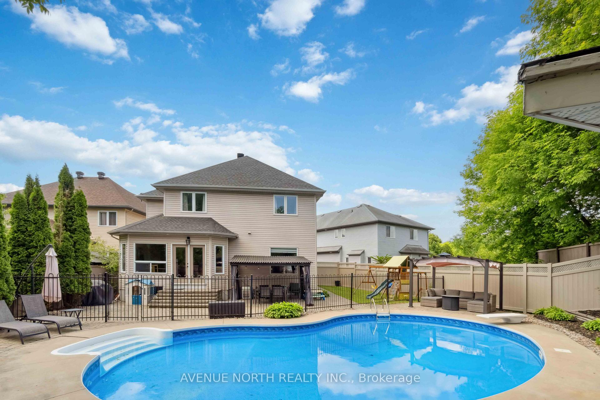 Photo 18 of 141 Grandpark Circle, Ottawa, Hunt Club Park — HOMEH