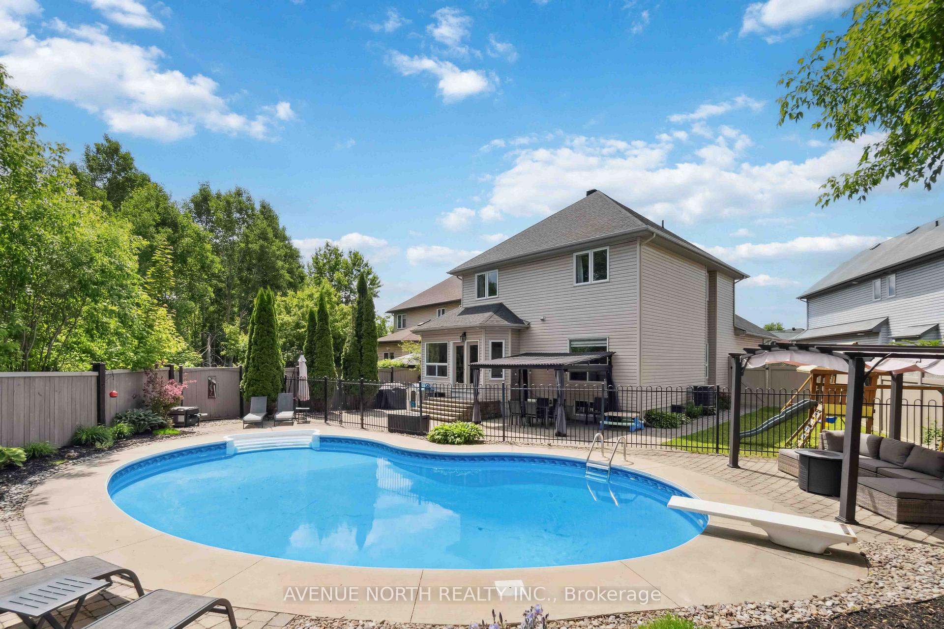 Photo 36 of 141 Grandpark Circle, Ottawa, Hunt Club Park — HOMEH