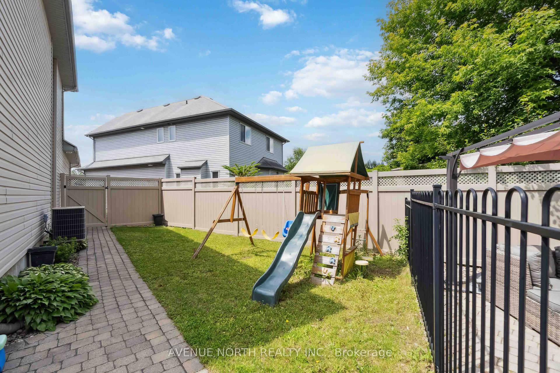 Photo 39 of 141 Grandpark Circle, Ottawa, Hunt Club Park — HOMEH