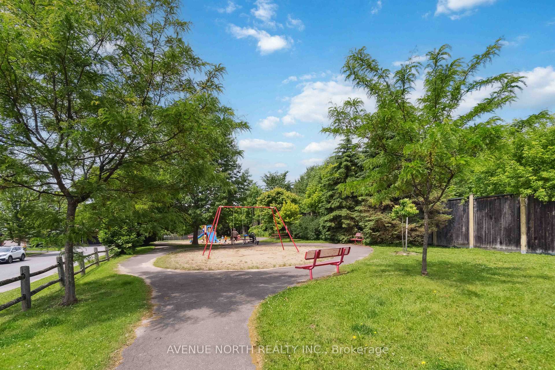 Photo 26 of 141 Grandpark Circle, Ottawa, Hunt Club Park — HOMEH
