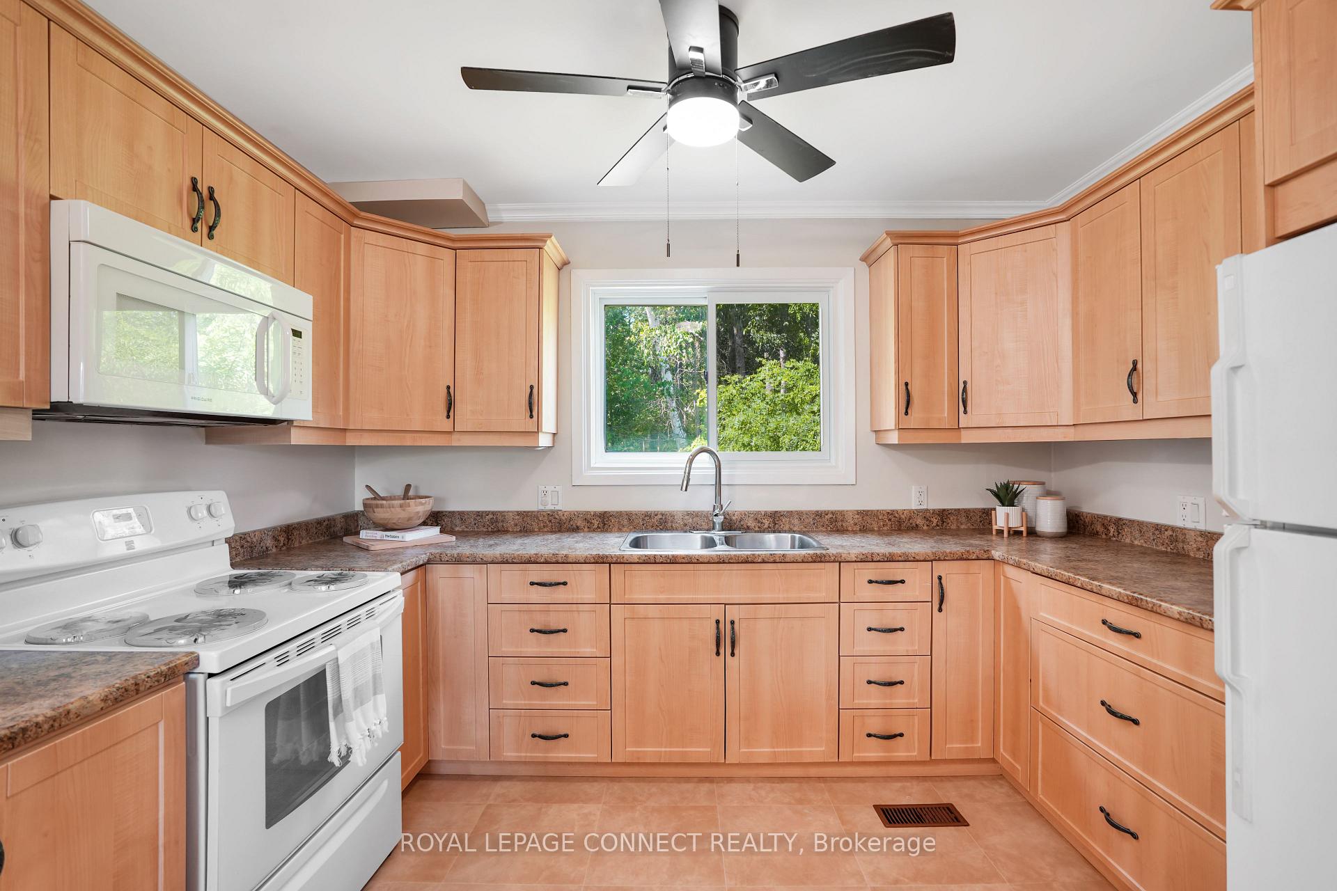 Photo 4 of 1049 Johnston Road, Frontenac, Frontenac Centre — HOMEH