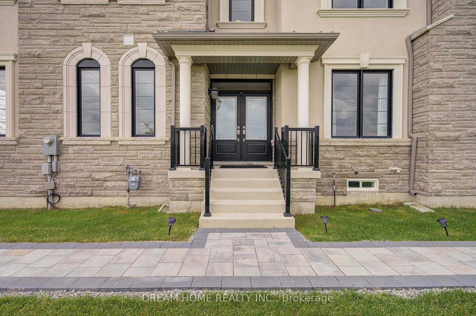 Photo 6 of 82 Chorus Crescent, Vaughan, Kleinburg — HOMEH