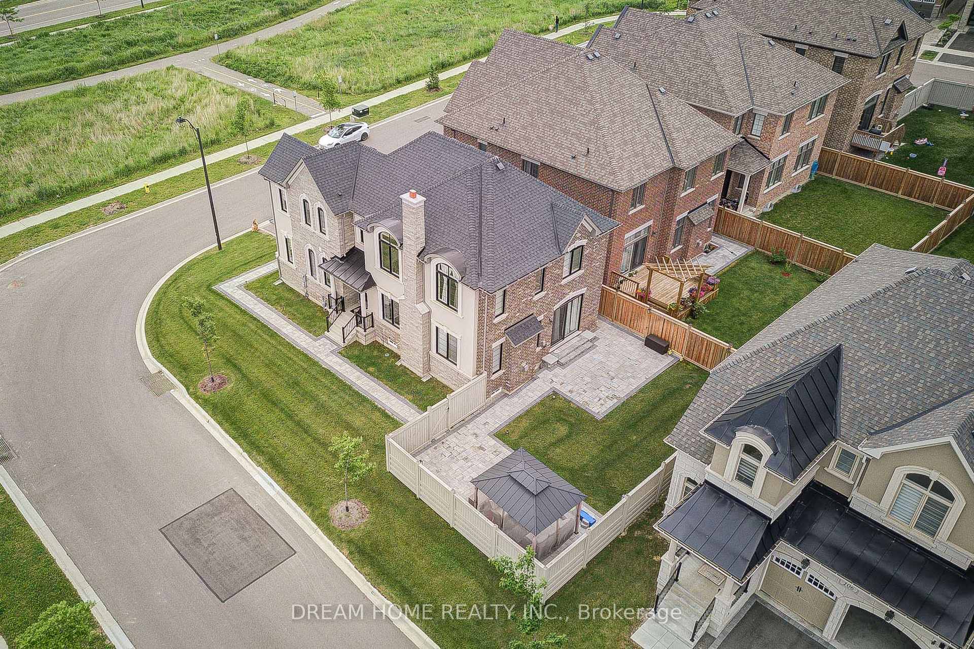 Photo 18 of 82 Chorus Crescent, Vaughan, Kleinburg — HOMEH