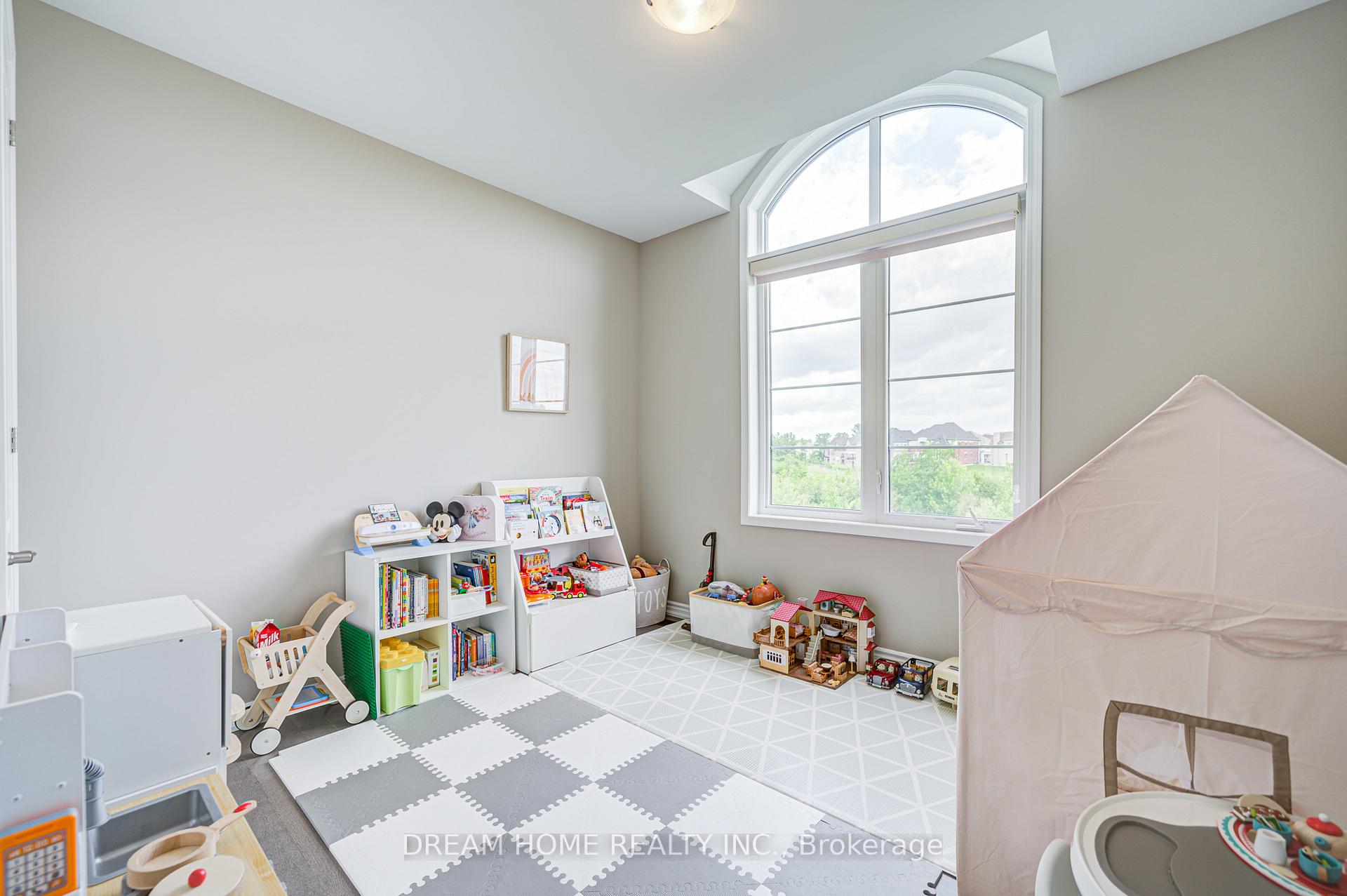 Photo 4 of 82 Chorus Crescent, Vaughan, Kleinburg — HOMEH