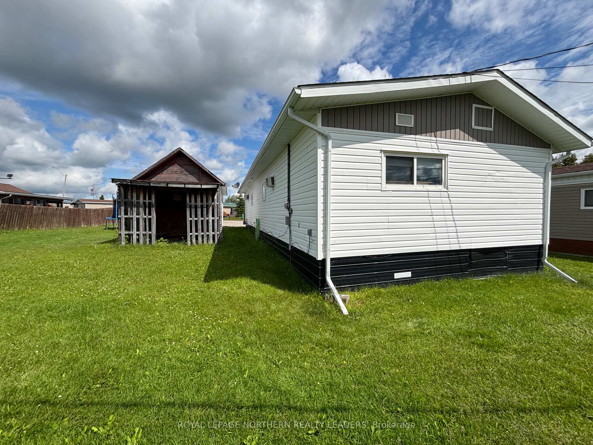 Photo 14 of 16 Star Street, Cochrane — HOMEH