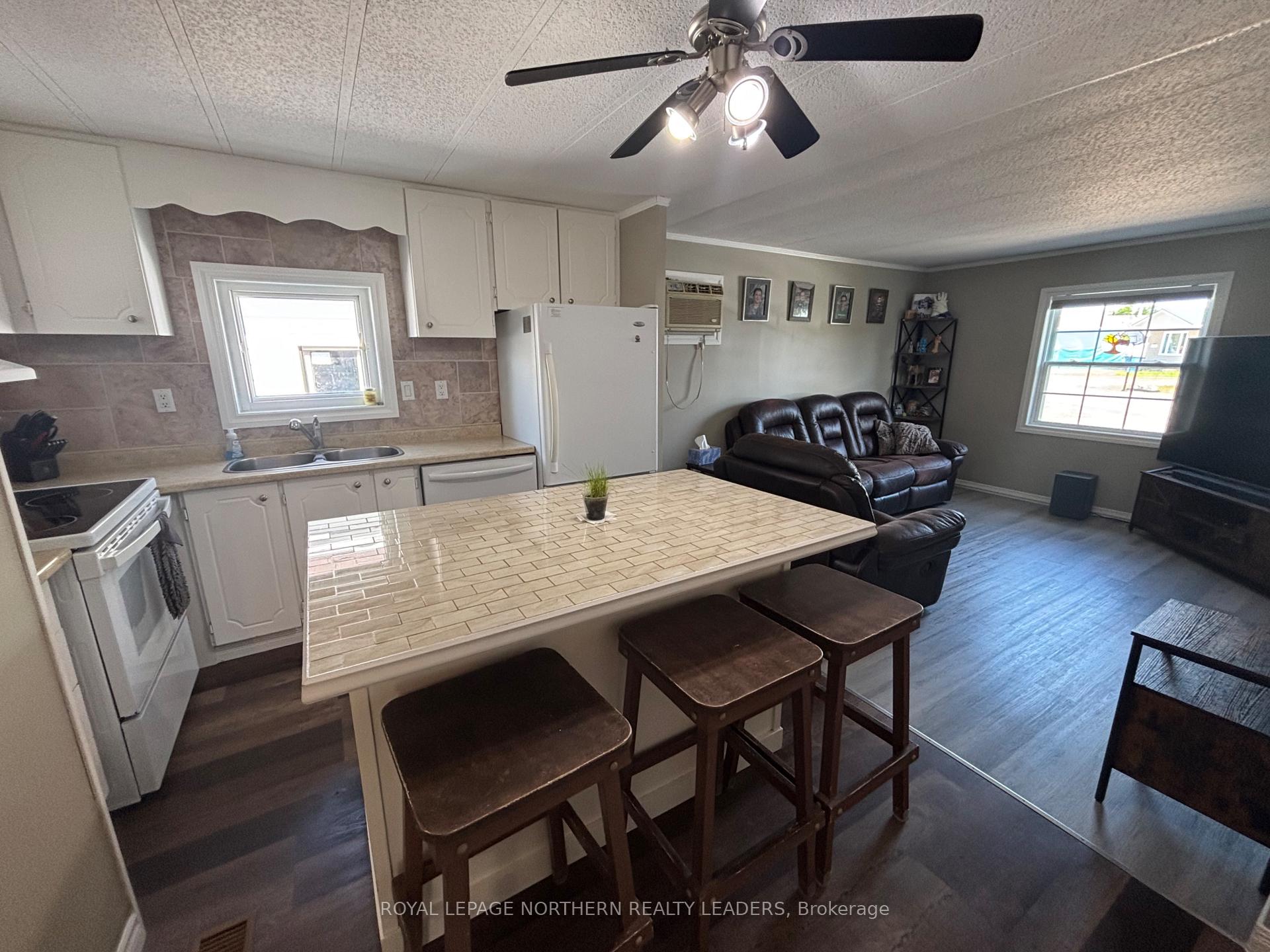 Photo 8 of 16 Star Street, Cochrane — HOMEH
