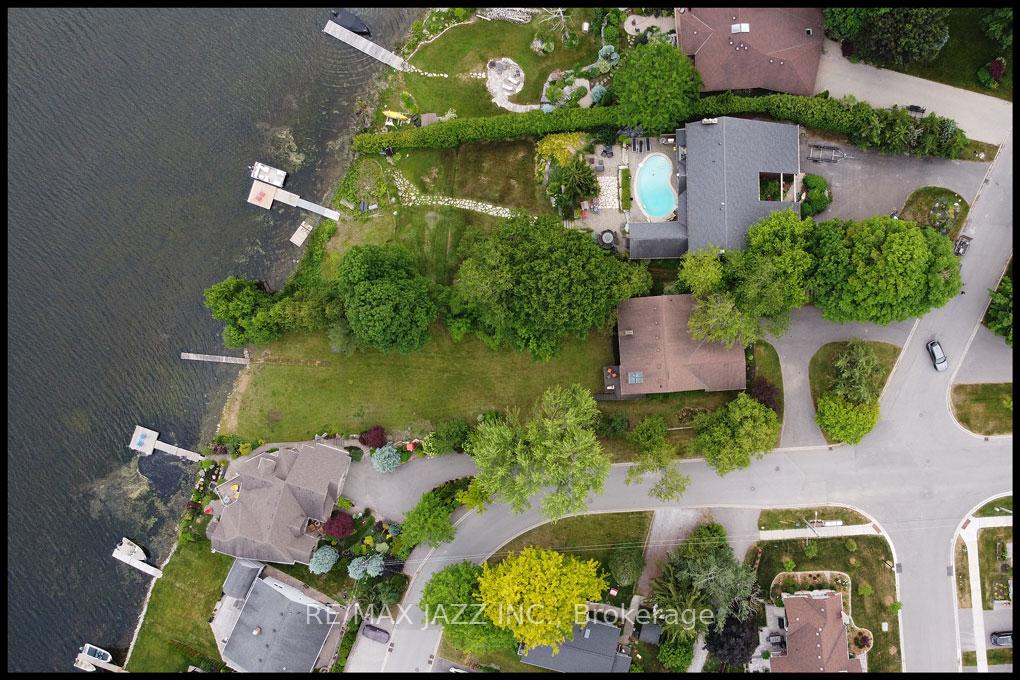 Photo 2 of 447 Lakeshore Drive, Scugog, Port Perry — HOMEH