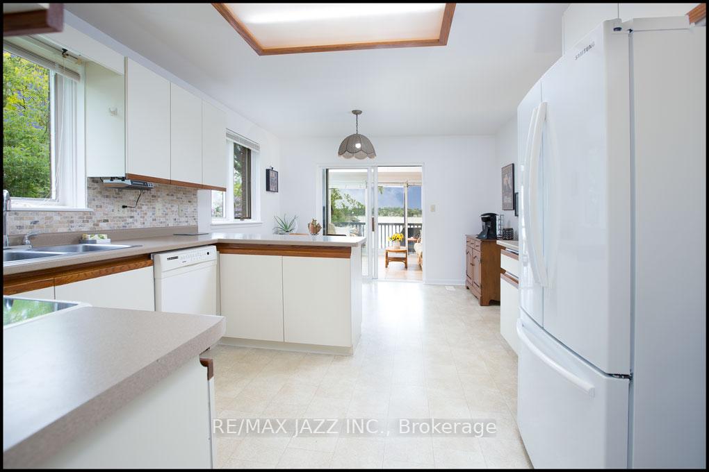 Photo 11 of 447 Lakeshore Drive, Scugog, Port Perry — HOMEH