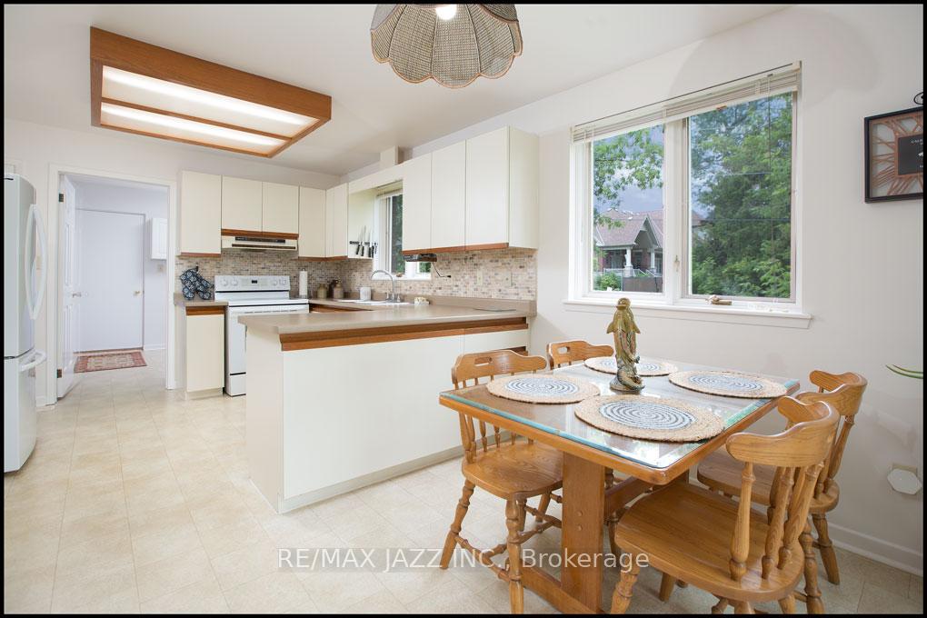 Photo 5 of 447 Lakeshore Drive, Scugog, Port Perry — HOMEH