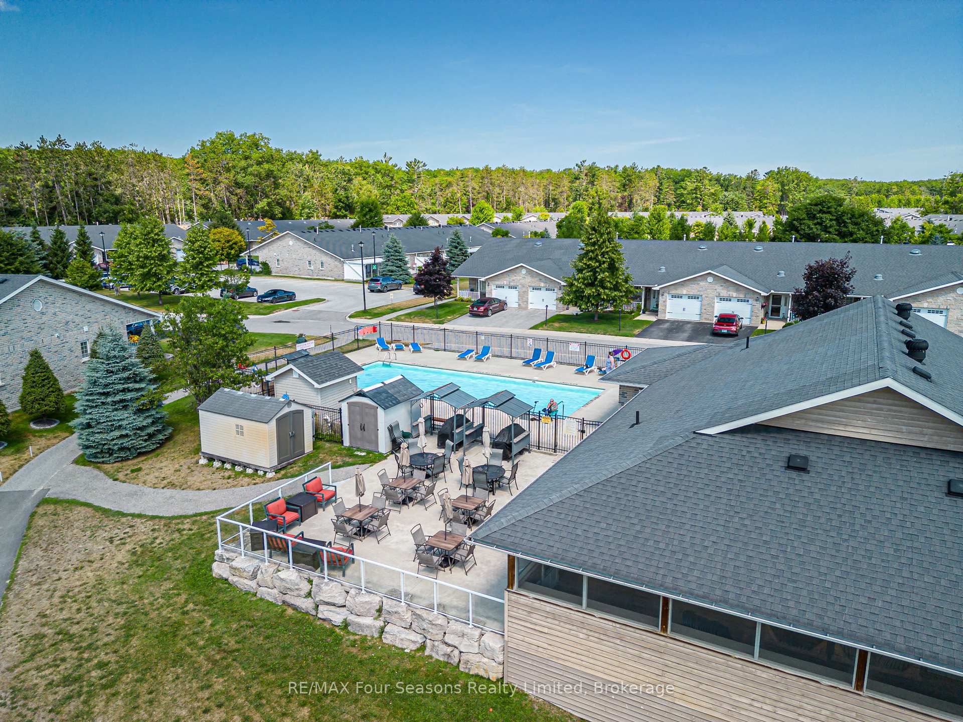 Photo 8 of 7 Allen Drive S, Wasaga Beach — HOMEH