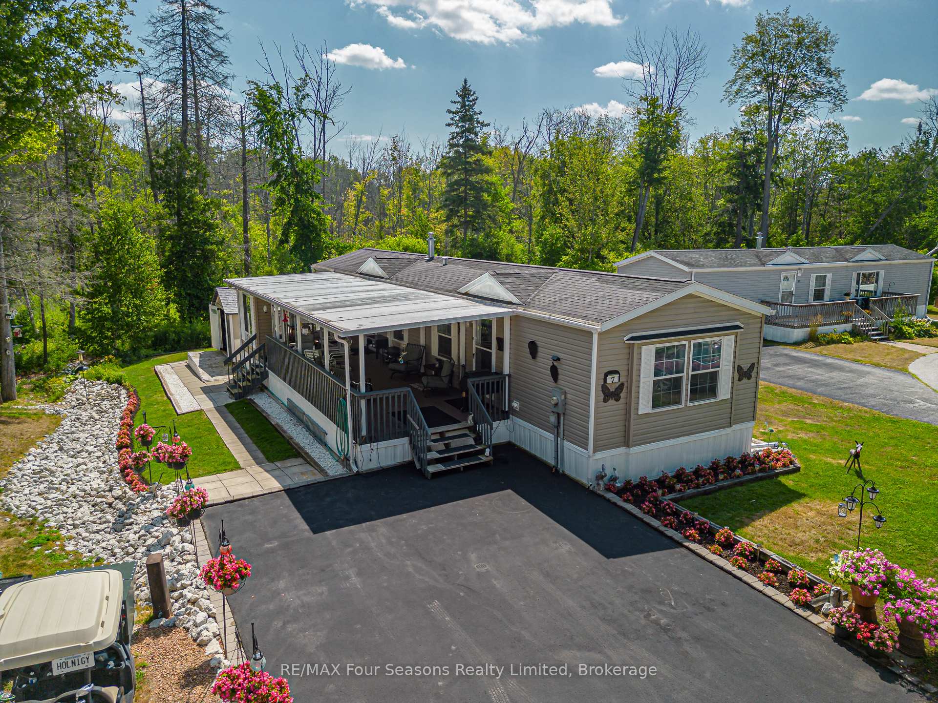Photo 5 of 7 Allen Drive S, Wasaga Beach — HOMEH