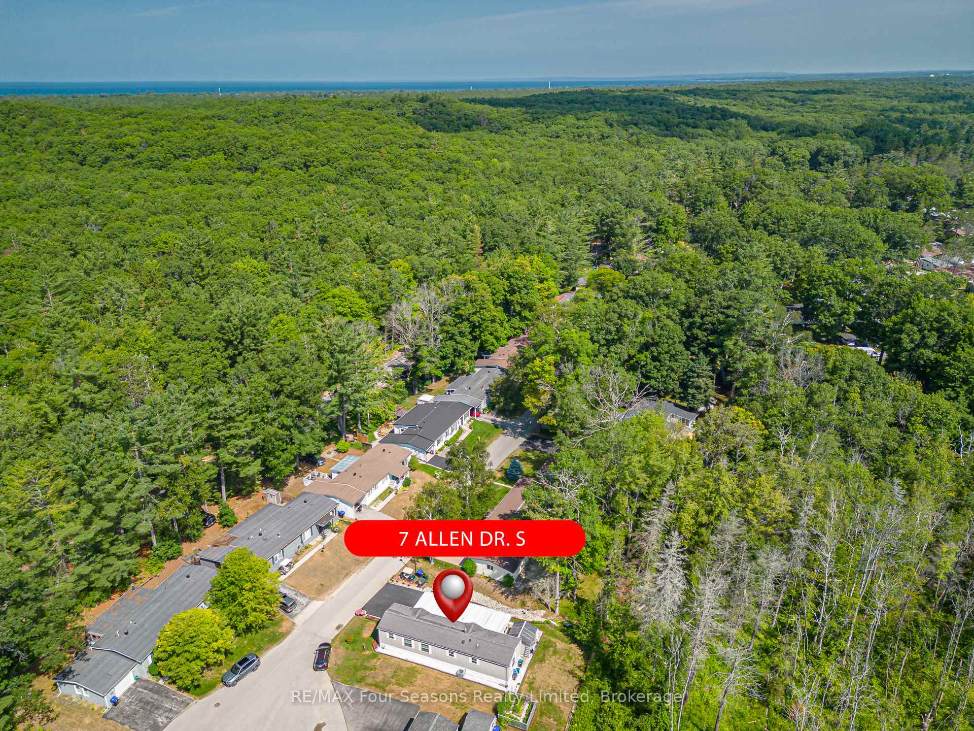 Photo 9 of 7 Allen Drive S, Wasaga Beach — HOMEH