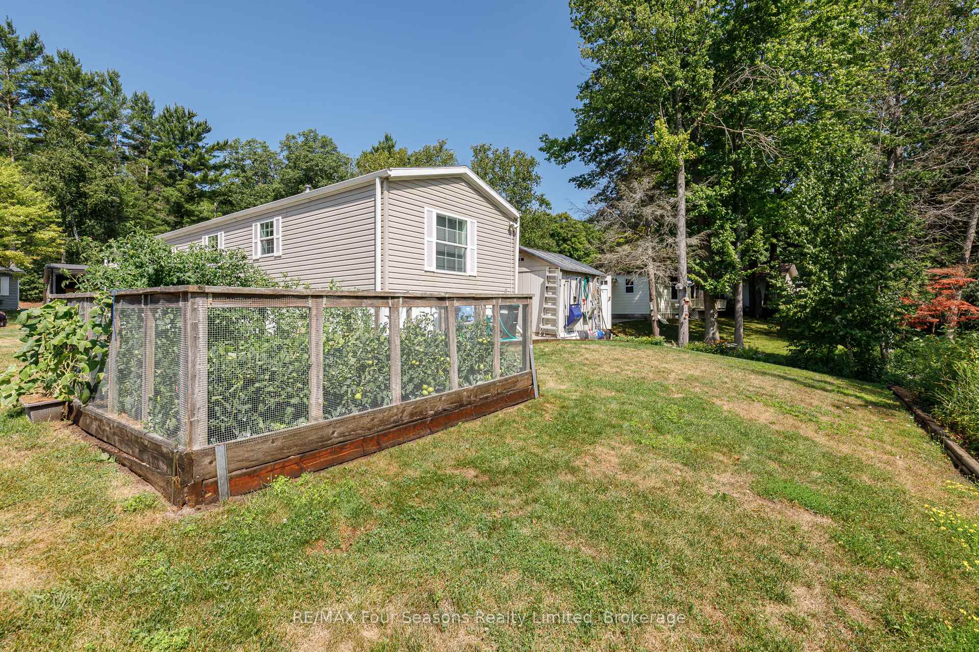 Photo 29 of 7 Allen Drive S, Wasaga Beach — HOMEH