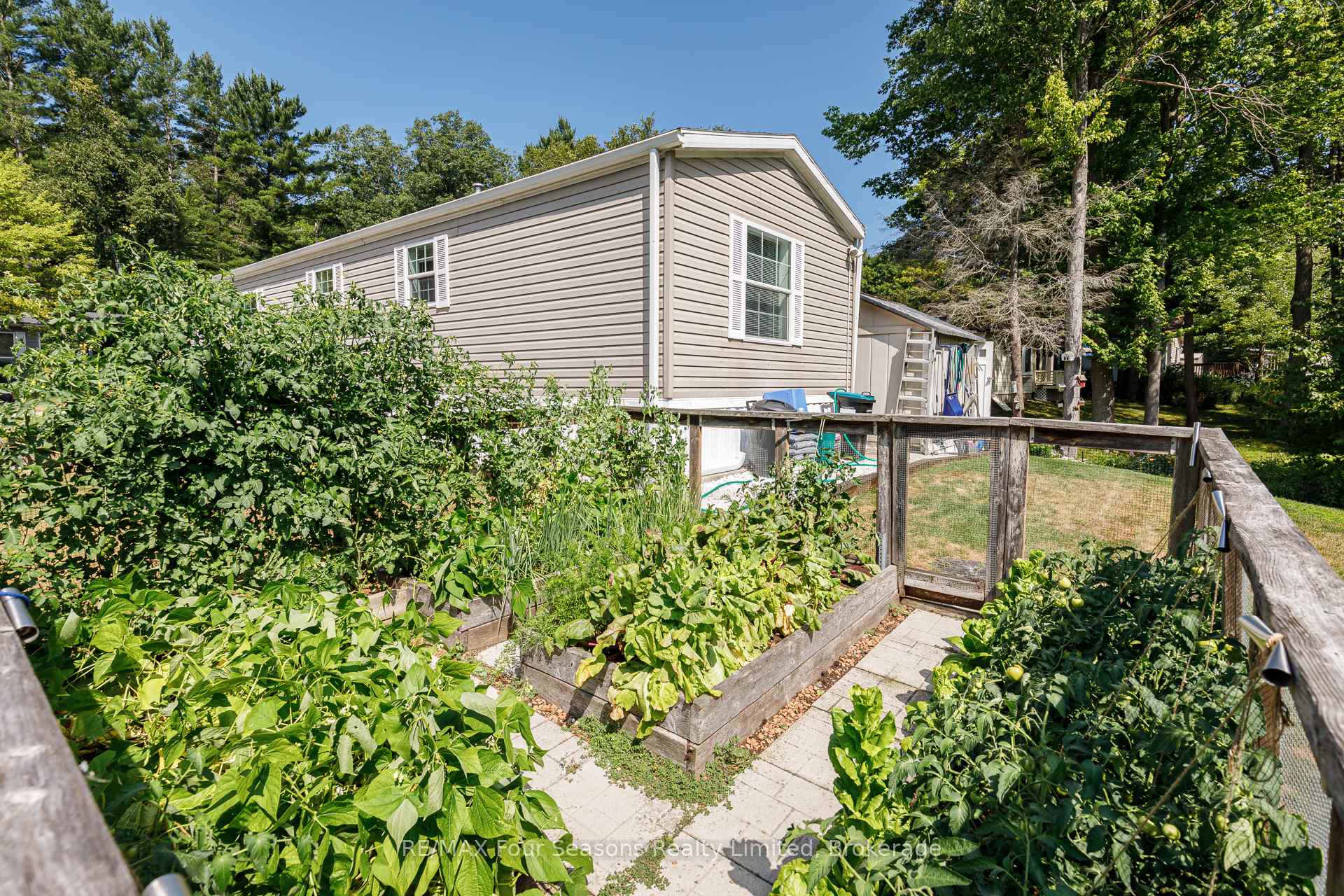 Photo 33 of 7 Allen Drive S, Wasaga Beach — HOMEH
