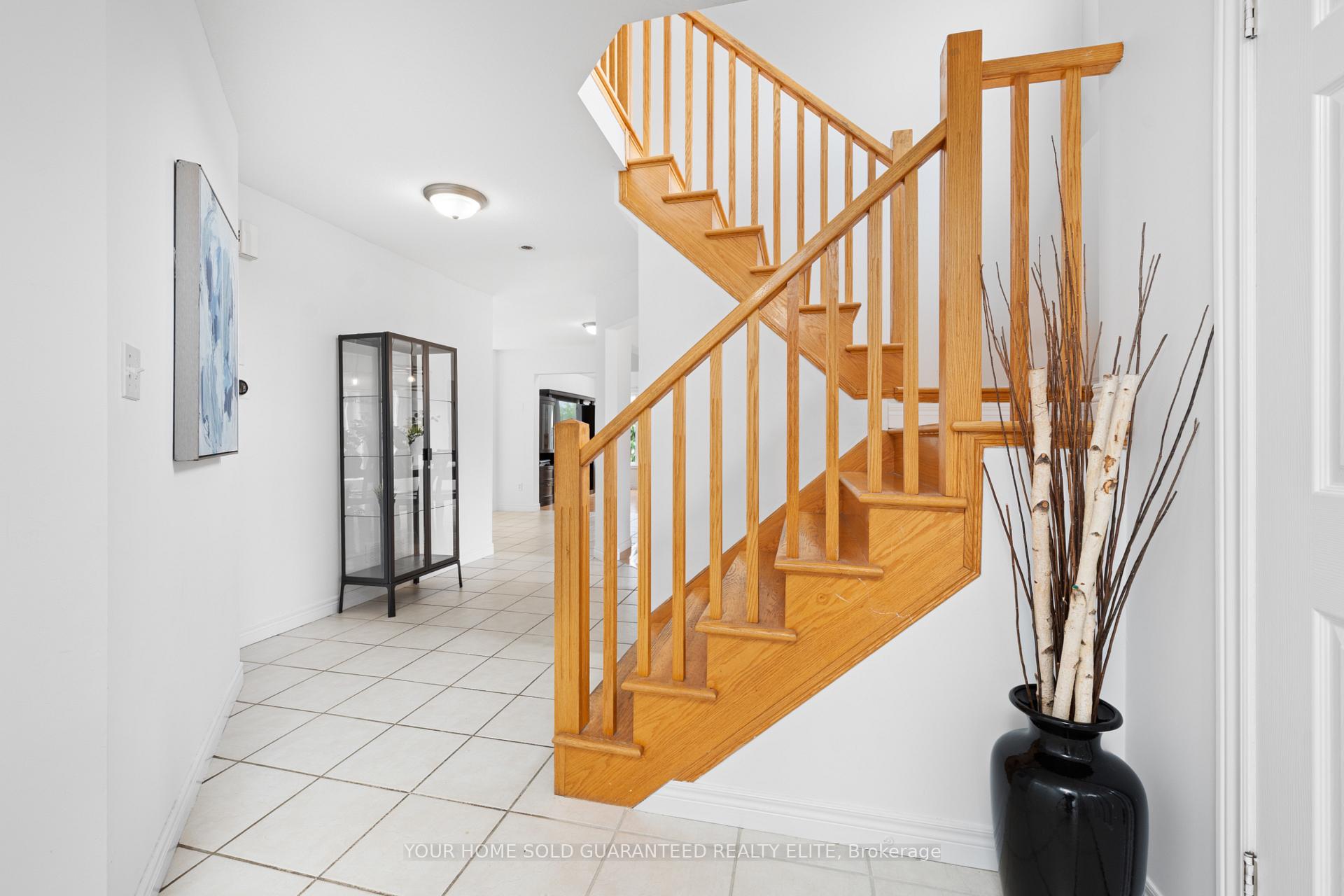 Photo 5 of 1 Hillcroft Drive, Hamilton, Stoney Creek Mountain — HOMEH