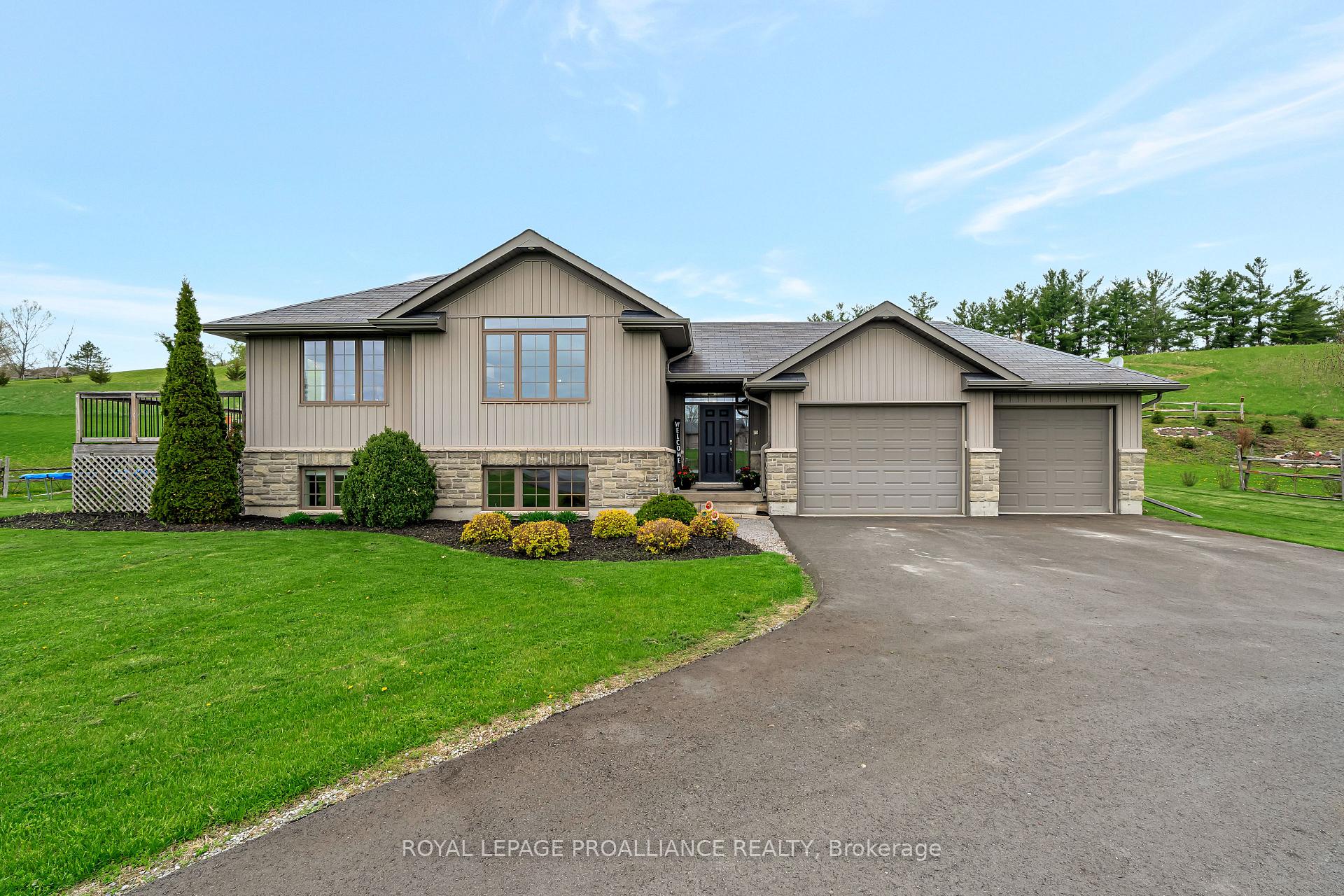 Photo 1 of 118 Gentlebreeze Drive, Belleville, Thurlow Ward — HOMEH