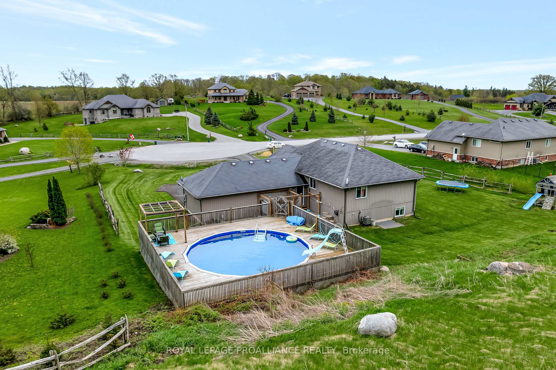 Photo 3 of 118 Gentlebreeze Drive, Belleville, Thurlow Ward — HOMEH