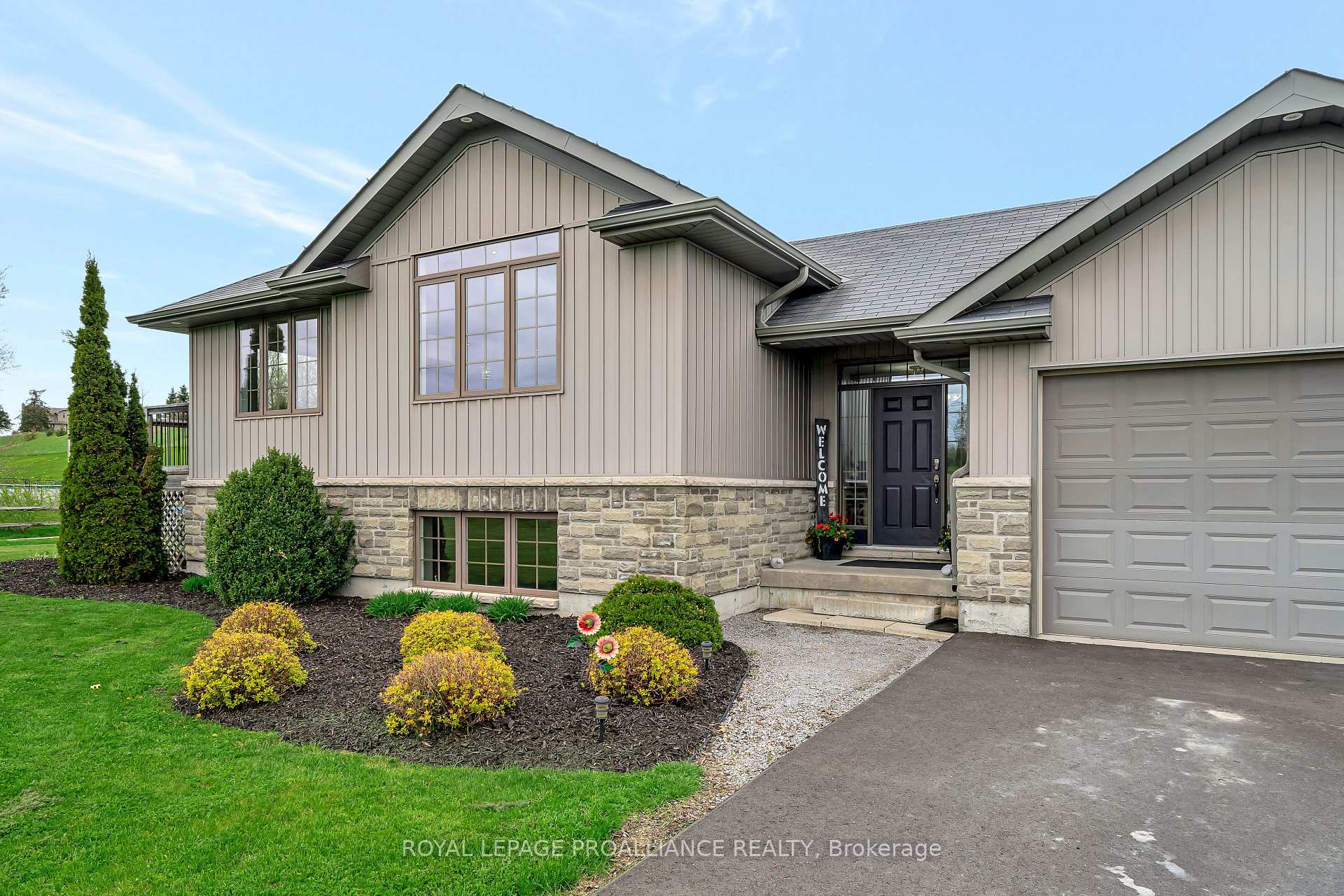 Photo 6 of 118 Gentlebreeze Drive, Belleville, Thurlow Ward — HOMEH