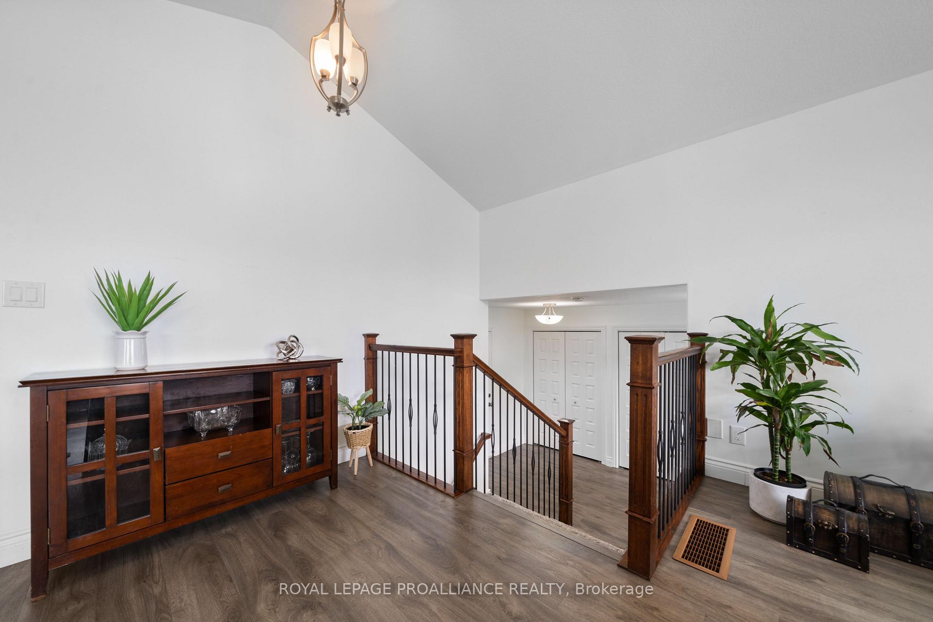 Photo 8 of 118 Gentlebreeze Drive, Belleville, Thurlow Ward — HOMEH