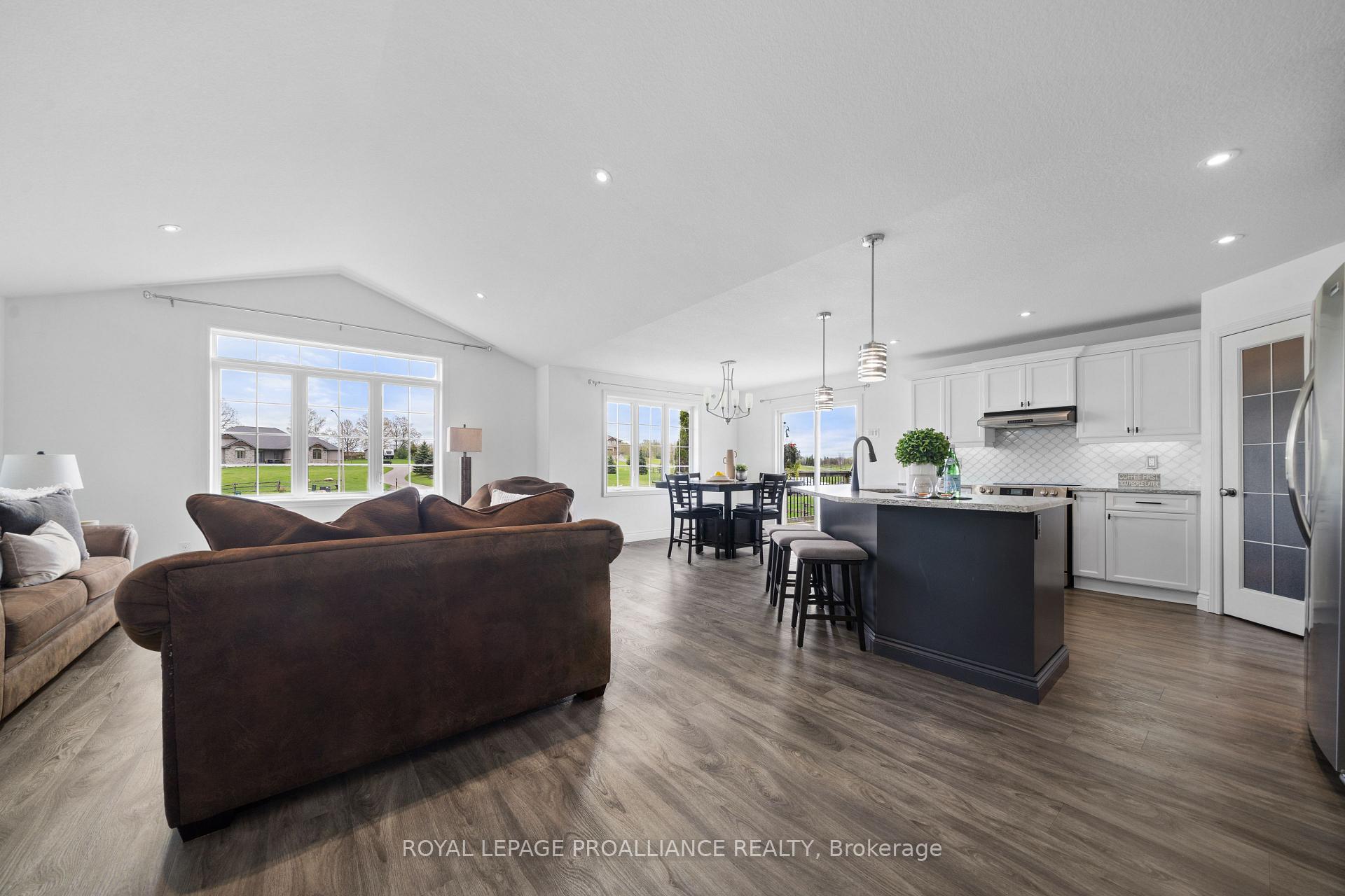 Photo 11 of 118 Gentlebreeze Drive, Belleville, Thurlow Ward — HOMEH