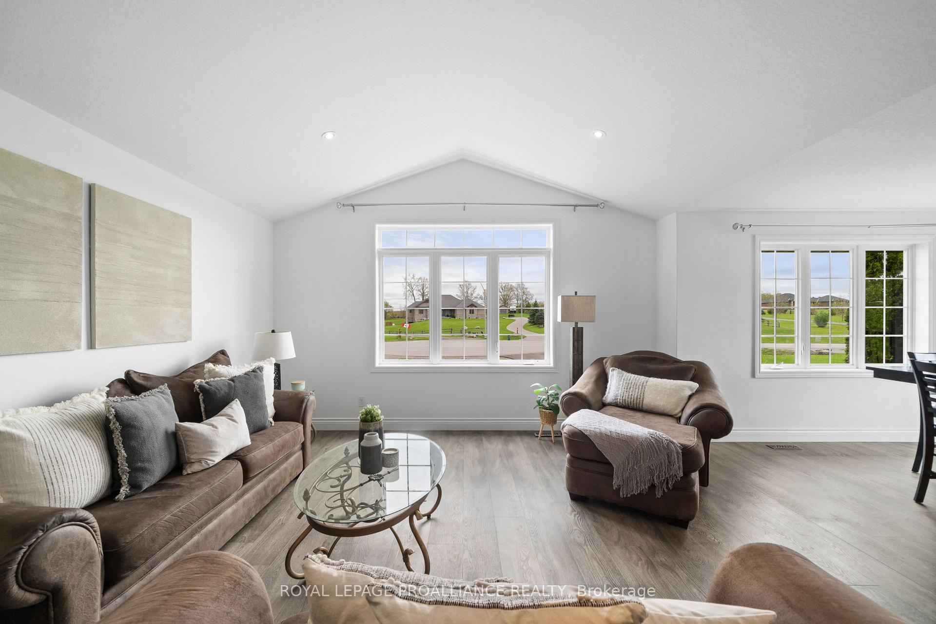 Photo 10 of 118 Gentlebreeze Drive, Belleville, Thurlow Ward — HOMEH