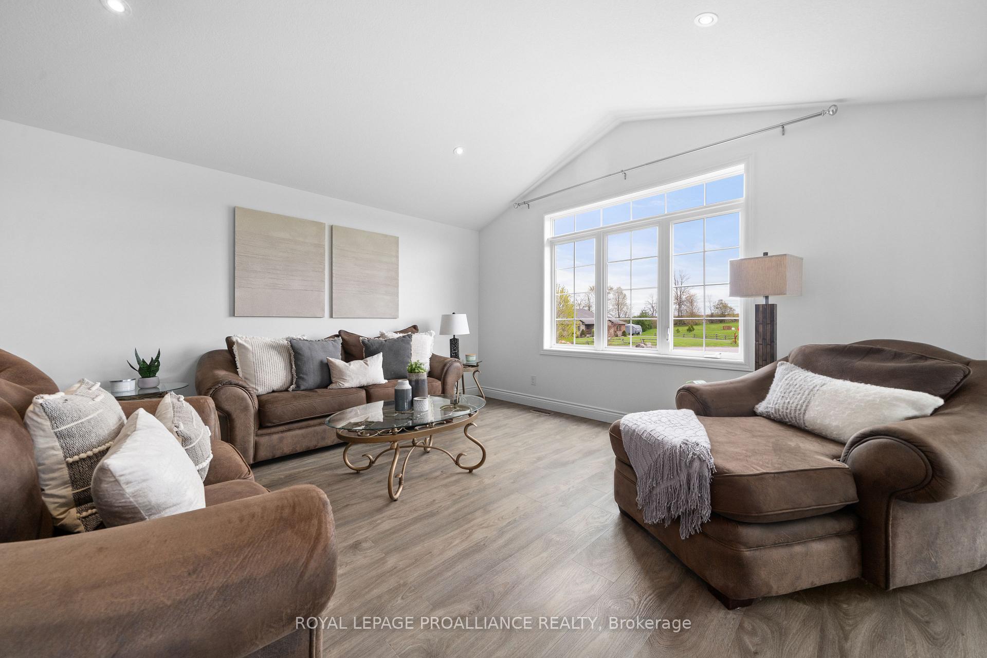 Photo 15 of 118 Gentlebreeze Drive, Belleville, Thurlow Ward — HOMEH
