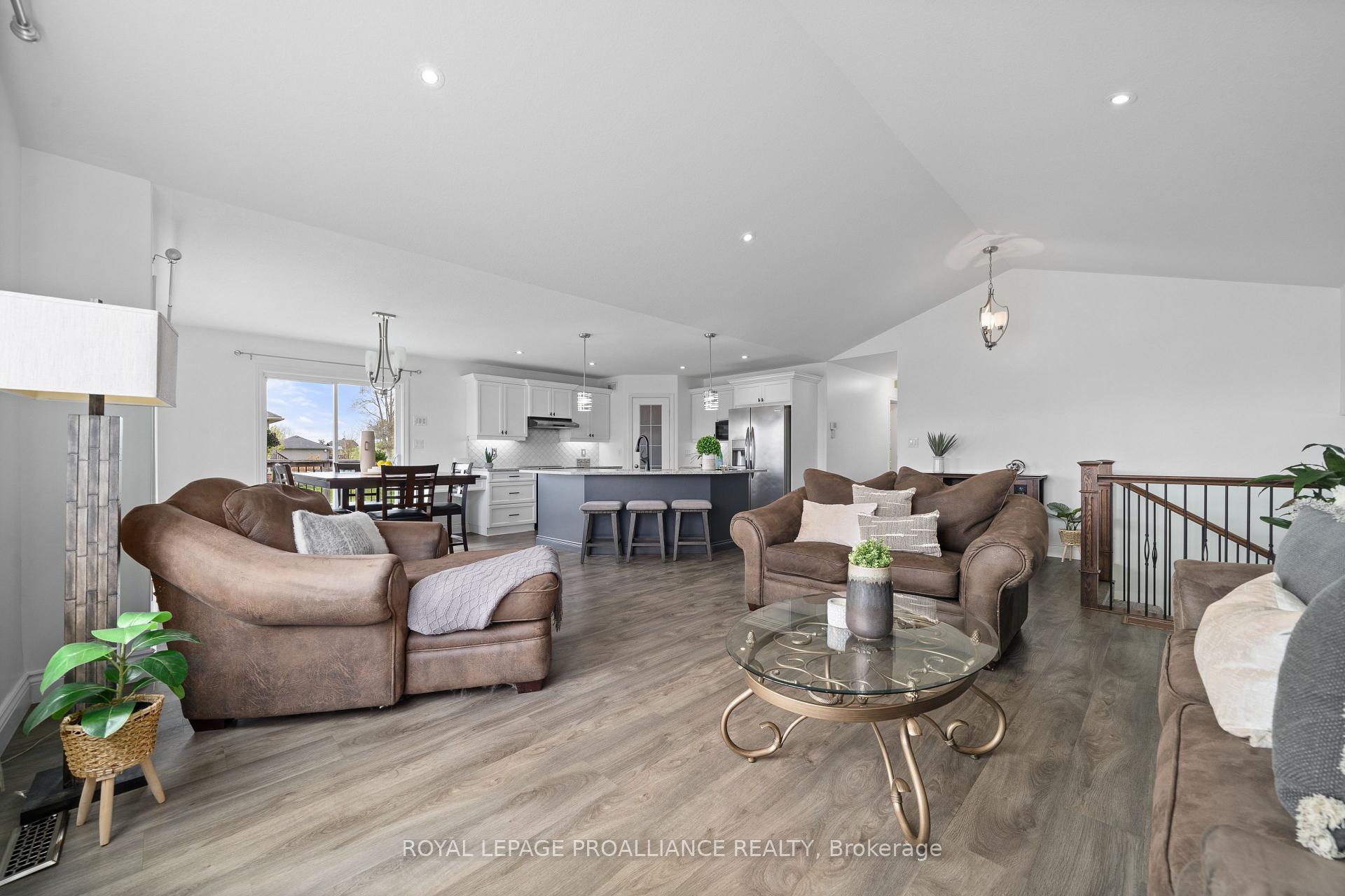 Photo 12 of 118 Gentlebreeze Drive, Belleville, Thurlow Ward — HOMEH