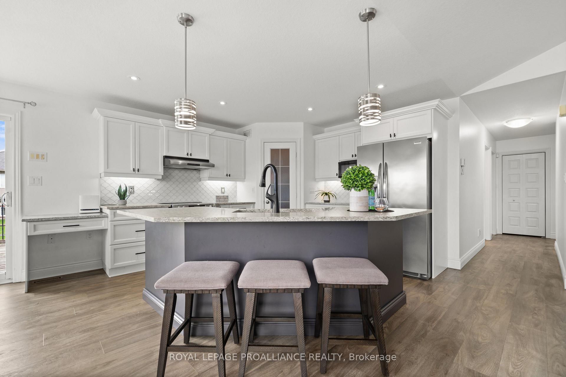 Photo 13 of 118 Gentlebreeze Drive, Belleville, Thurlow Ward — HOMEH