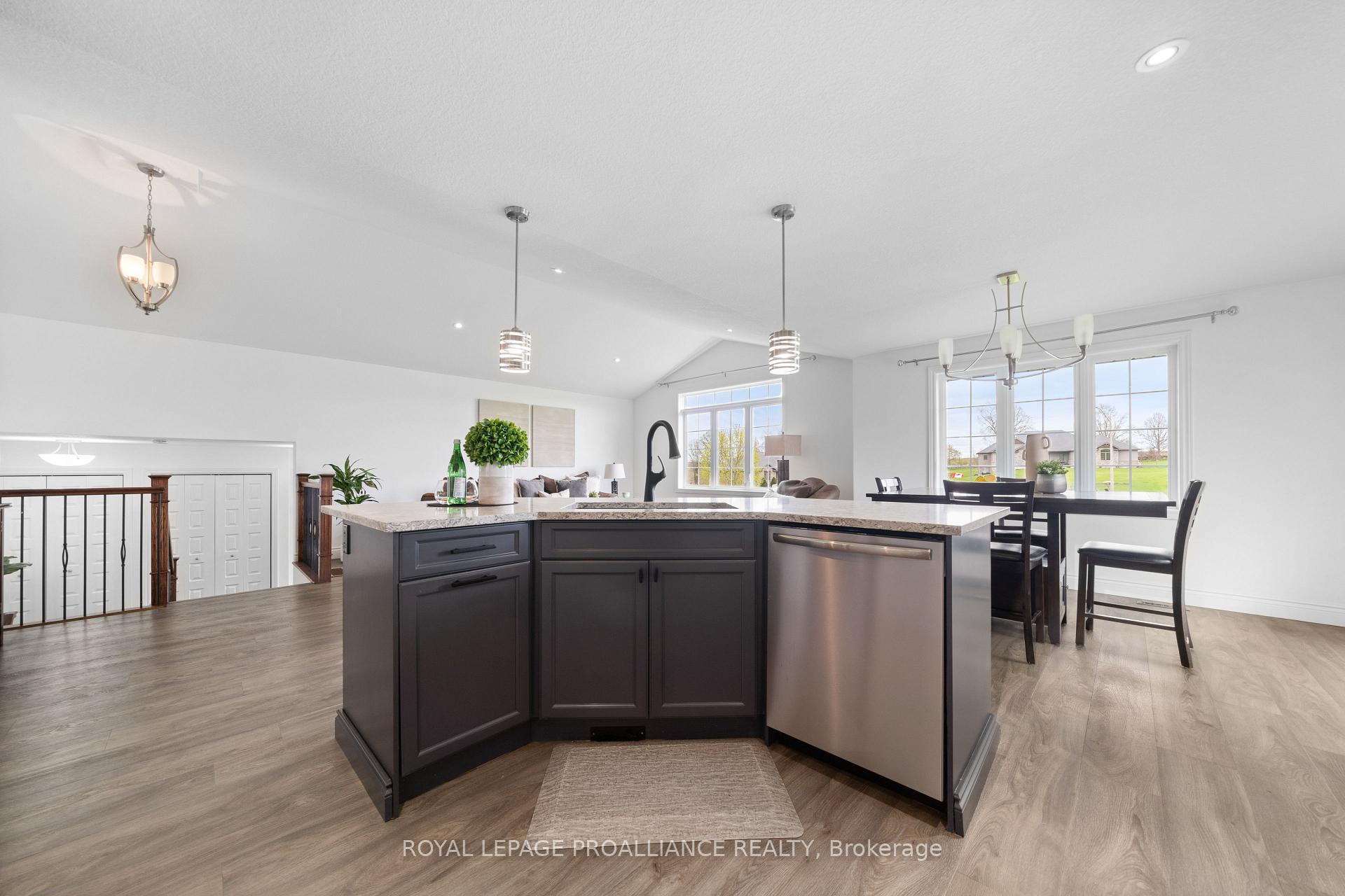 Photo 16 of 118 Gentlebreeze Drive, Belleville, Thurlow Ward — HOMEH
