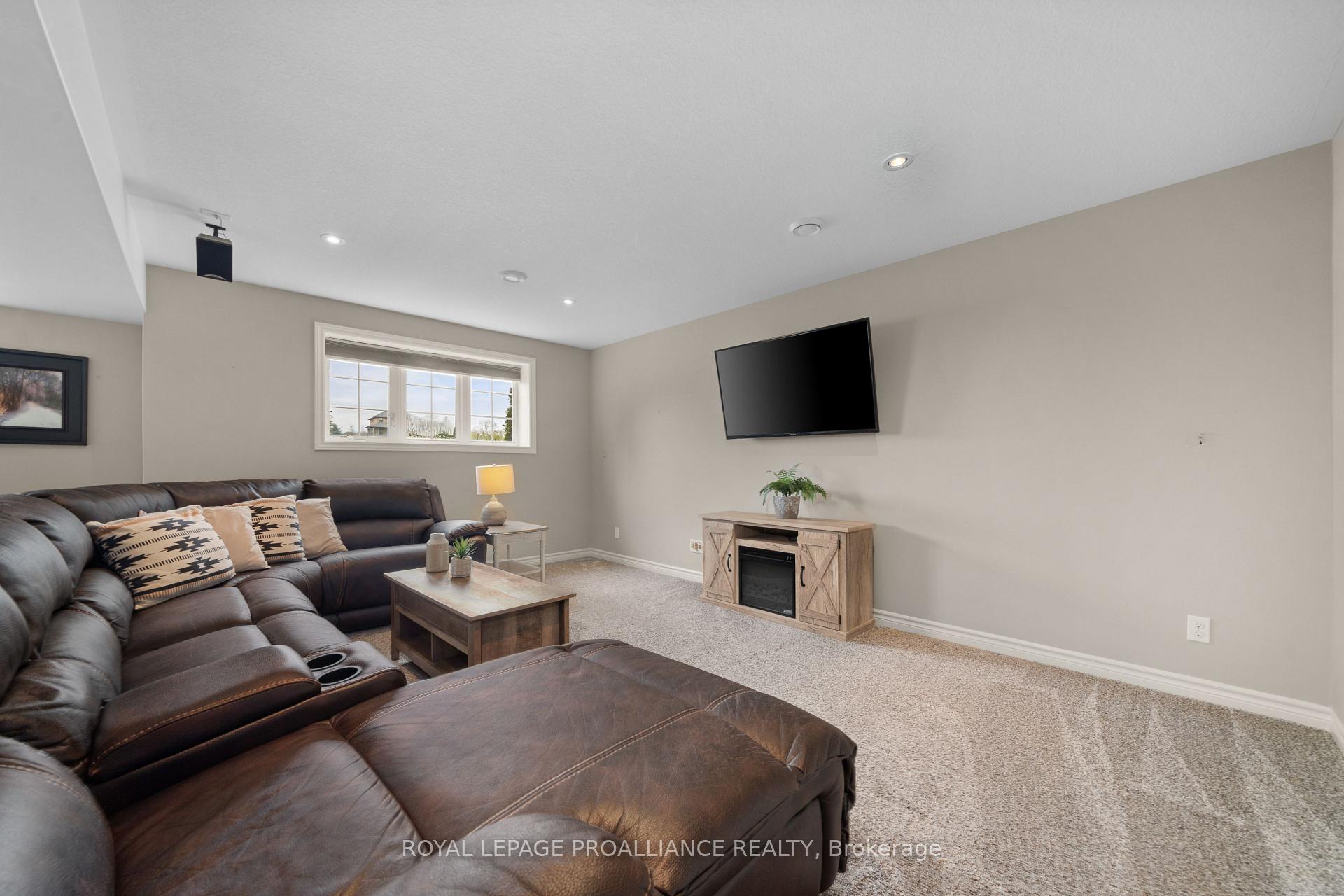 Photo 29 of 118 Gentlebreeze Drive, Belleville, Thurlow Ward — HOMEH
