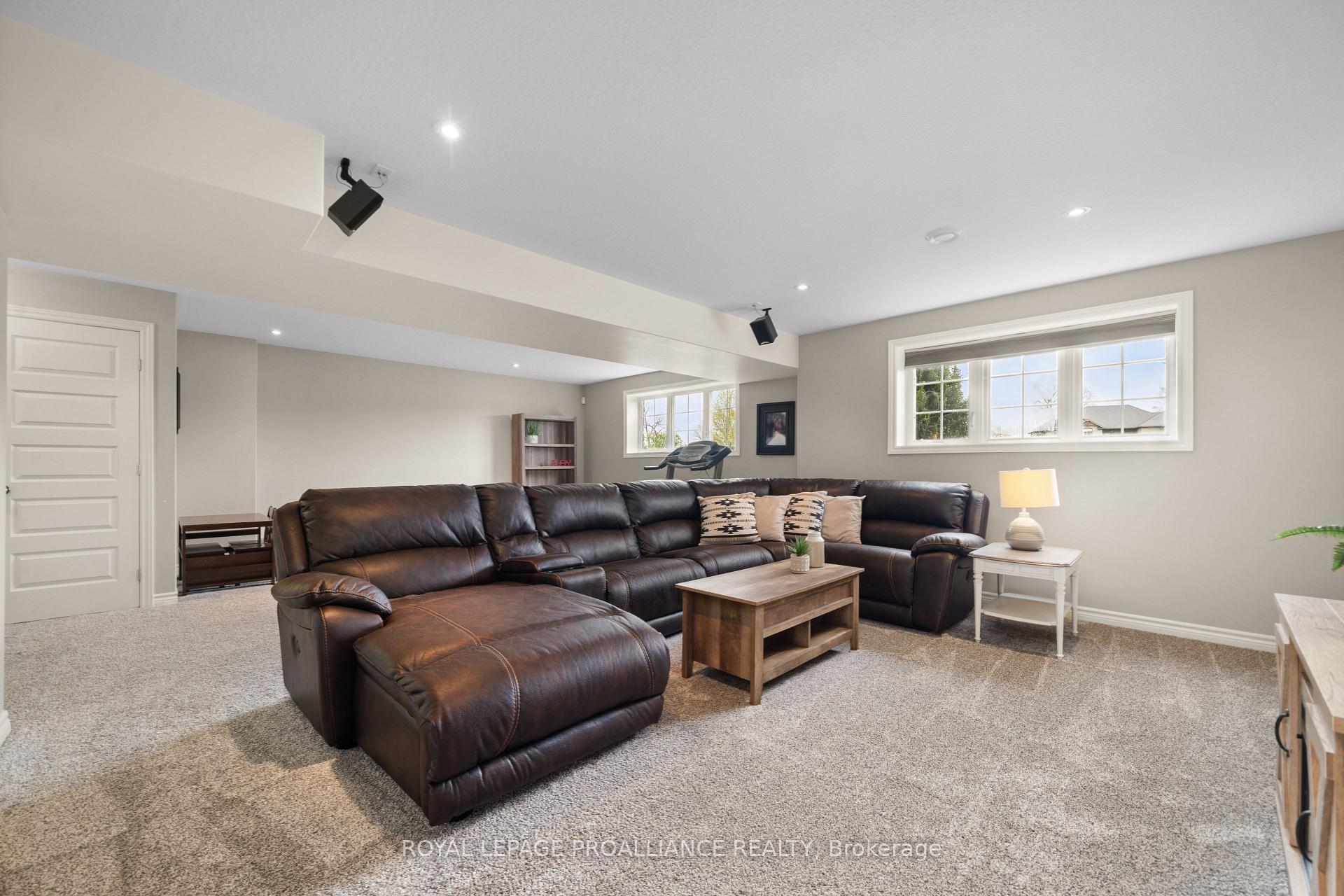Photo 37 of 118 Gentlebreeze Drive, Belleville, Thurlow Ward — HOMEH