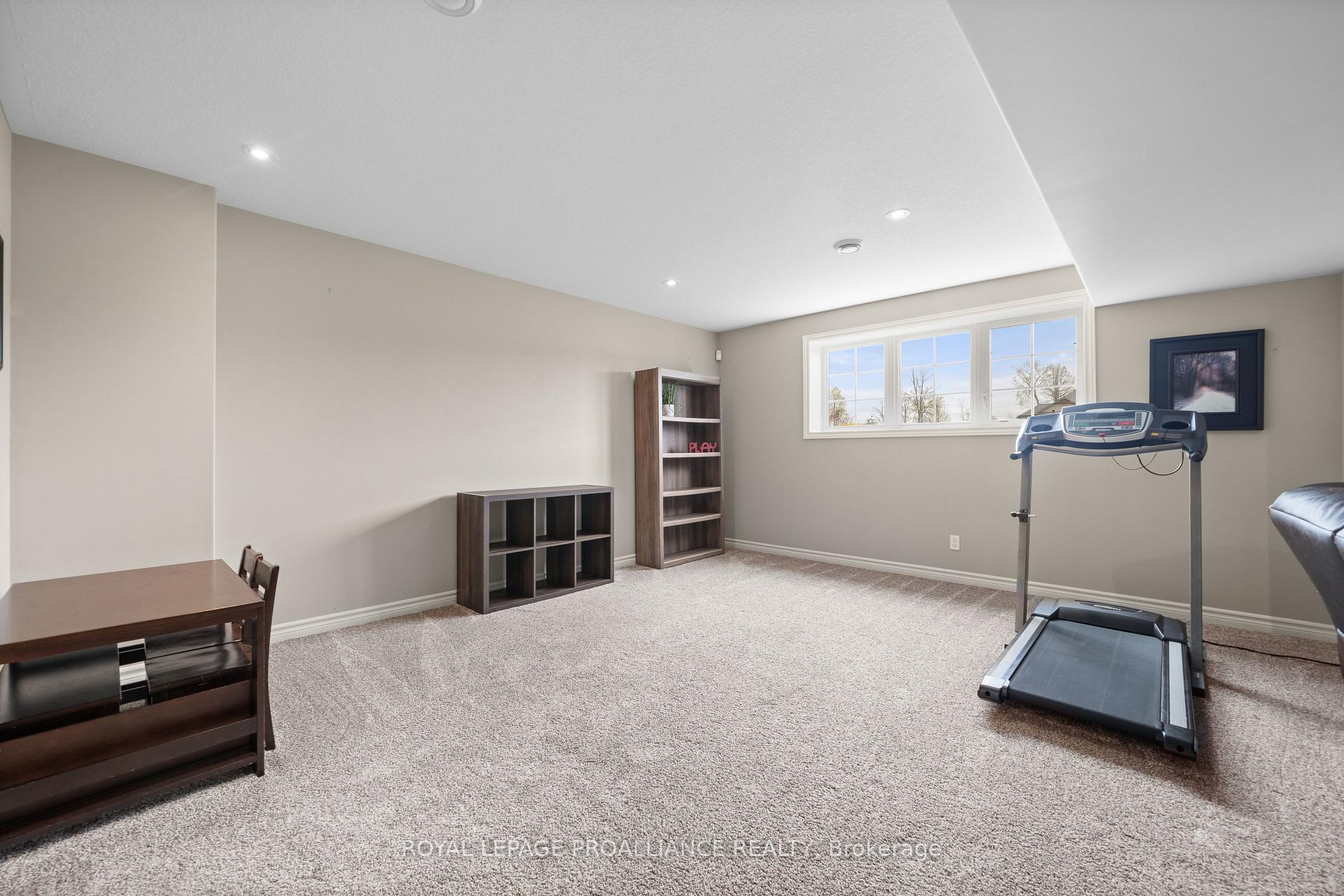 Photo 39 of 118 Gentlebreeze Drive, Belleville, Thurlow Ward — HOMEH