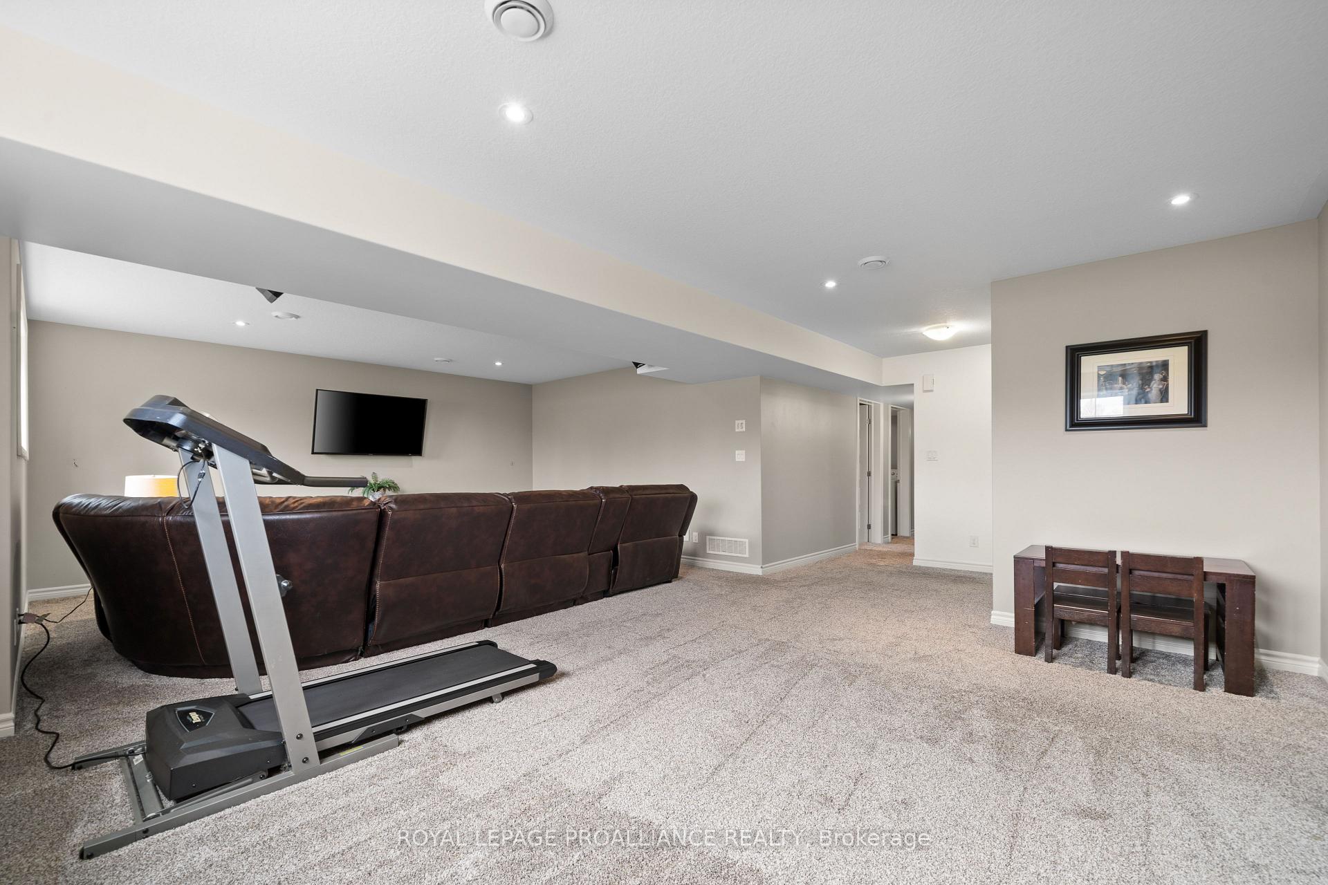 Photo 36 of 118 Gentlebreeze Drive, Belleville, Thurlow Ward — HOMEH