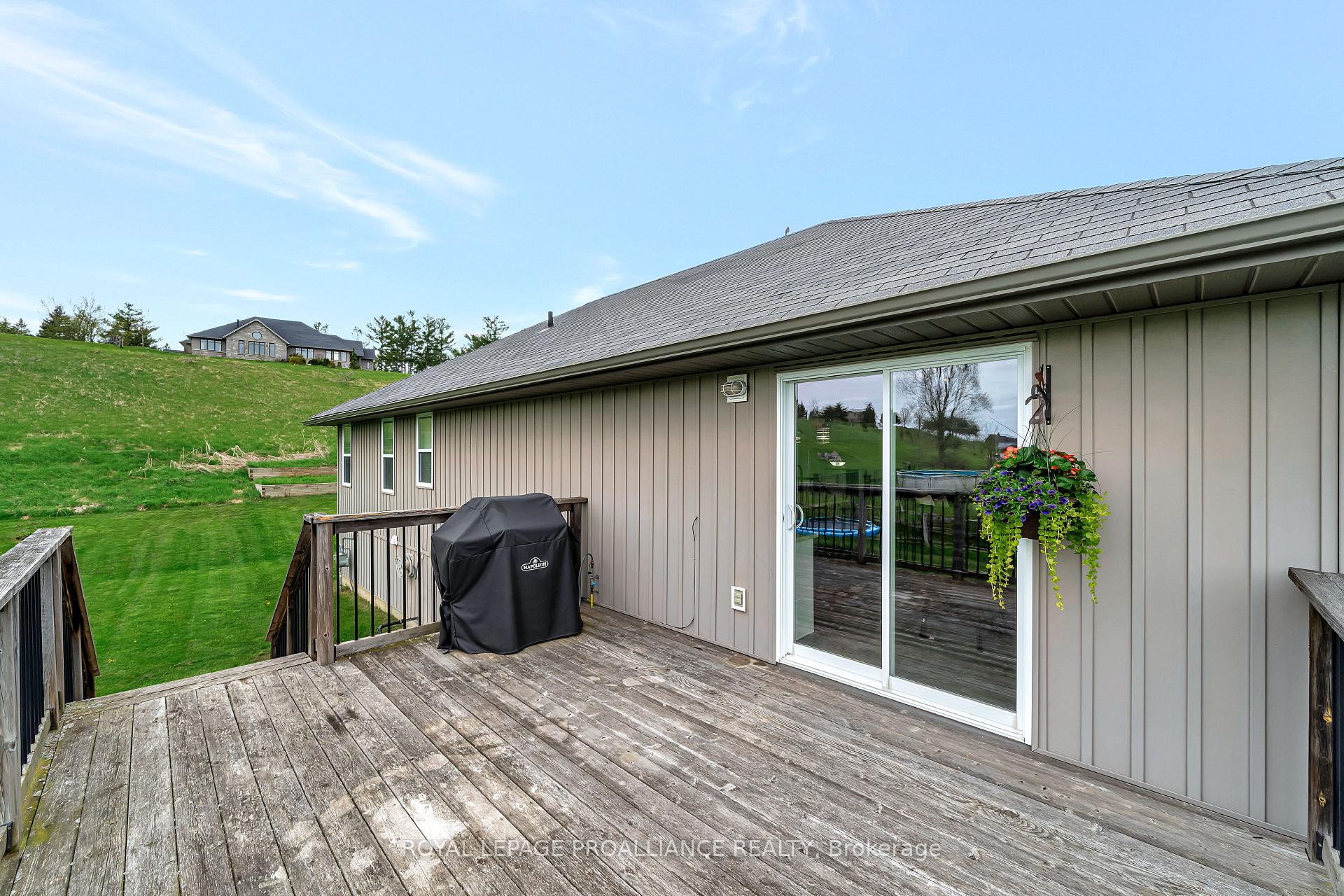 Photo 45 of 118 Gentlebreeze Drive, Belleville, Thurlow Ward — HOMEH