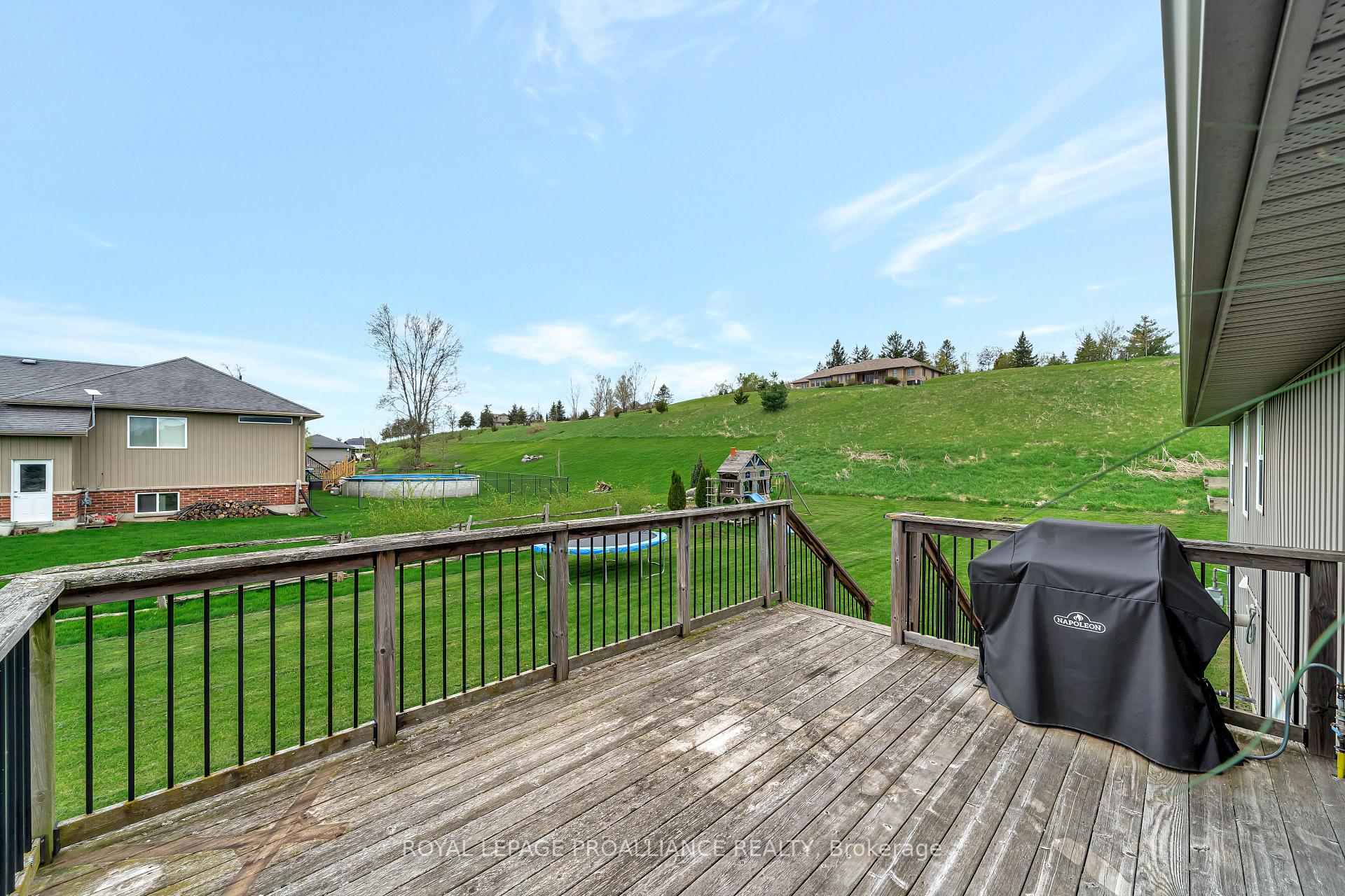 Photo 42 of 118 Gentlebreeze Drive, Belleville, Thurlow Ward — HOMEH