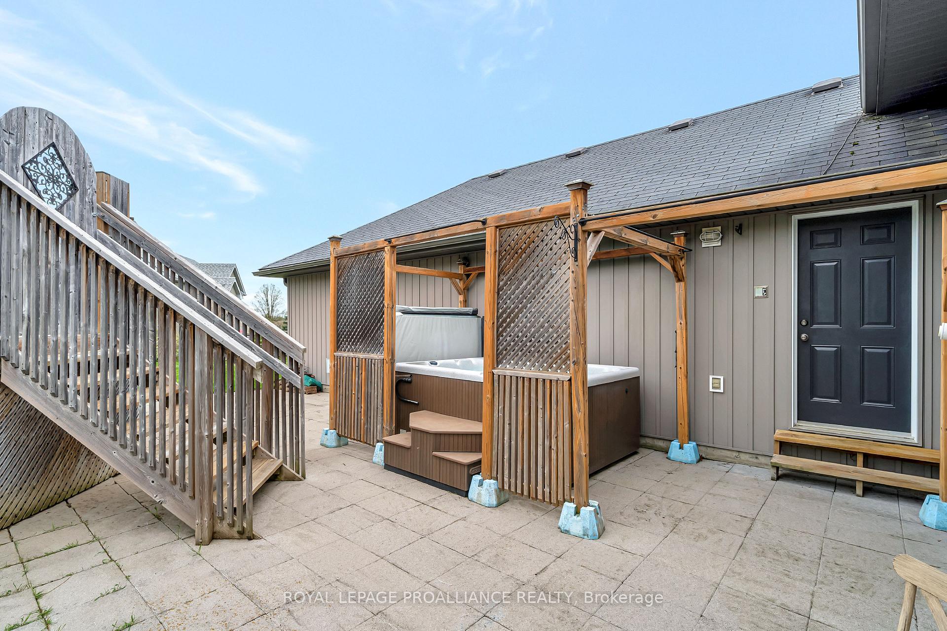 Photo 44 of 118 Gentlebreeze Drive, Belleville, Thurlow Ward — HOMEH
