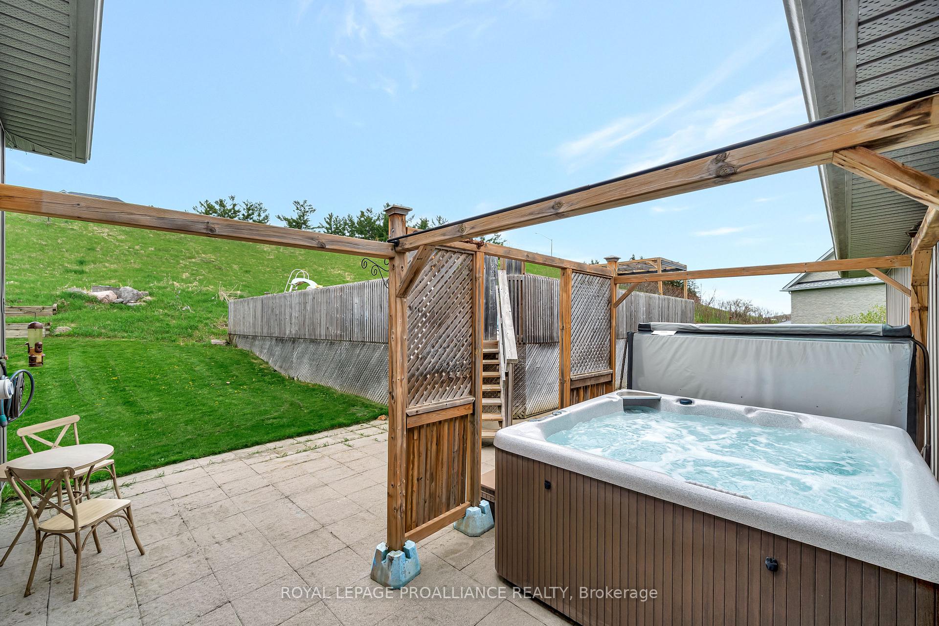 Photo 49 of 118 Gentlebreeze Drive, Belleville, Thurlow Ward — HOMEH