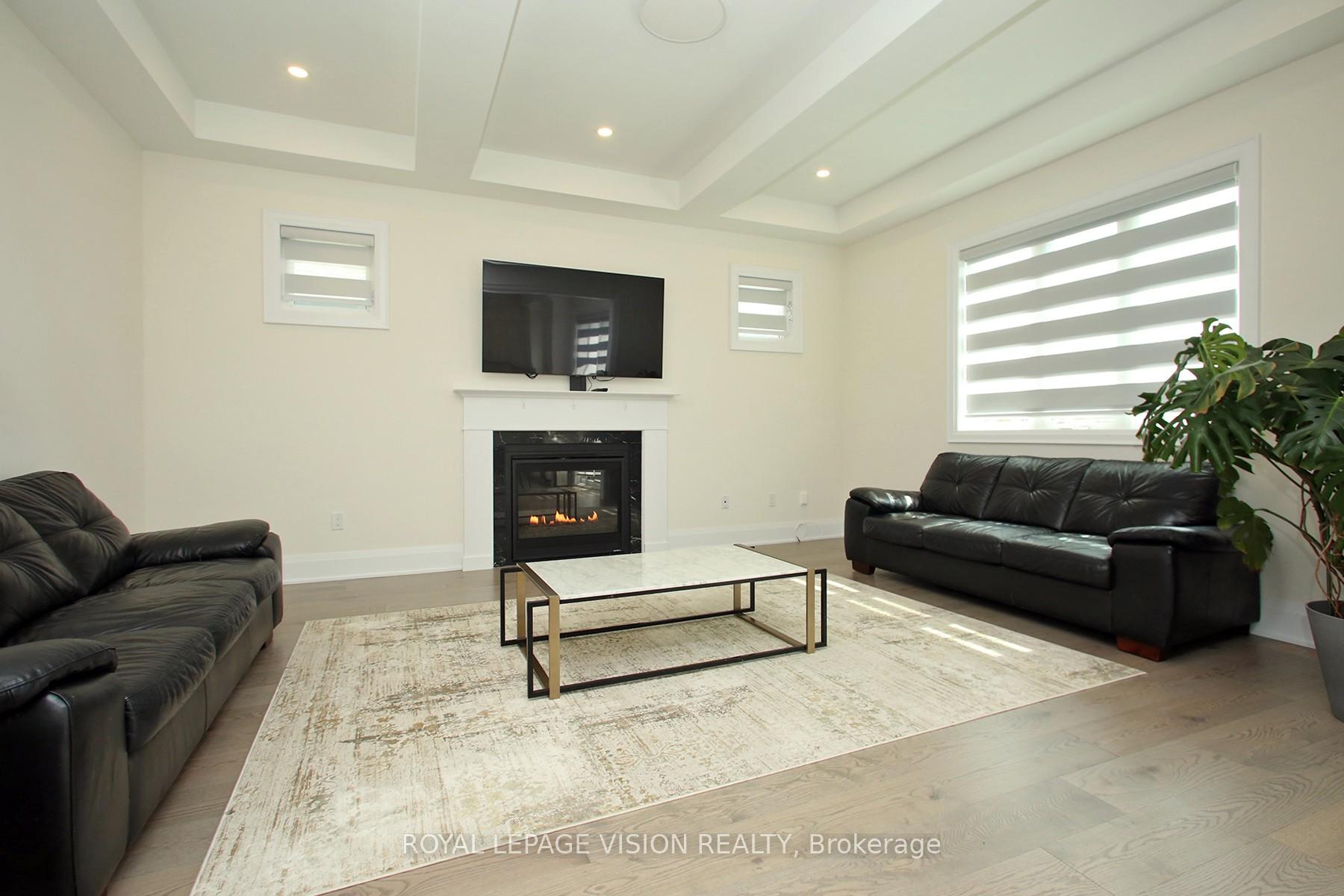Photo 3 of 139 Ballantyne Boulevard, Vaughan, Vellore Village — HOMEH