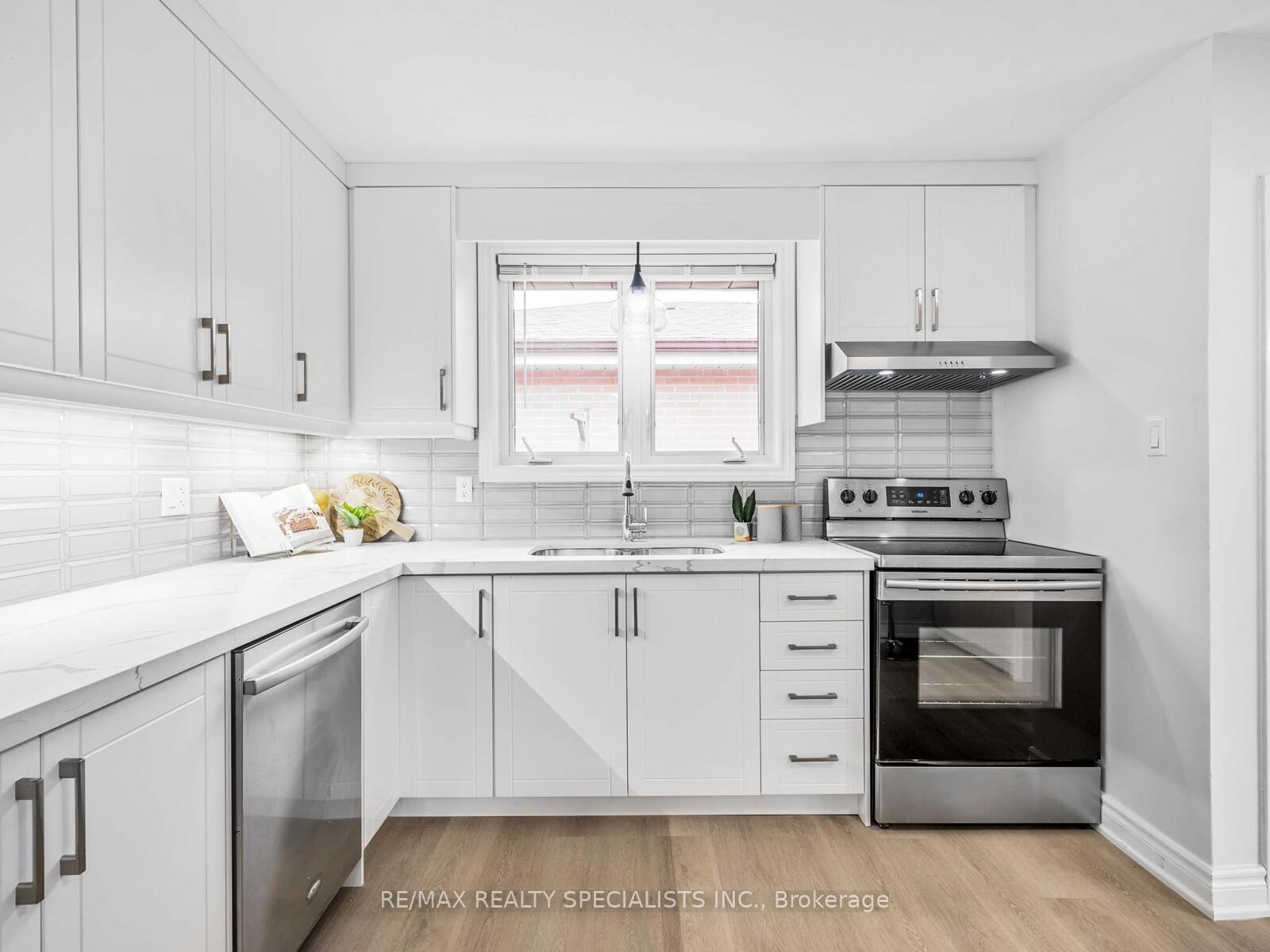 Photo 4 of 42 Birchbank Road, Brampton, Avondale — HOMEH