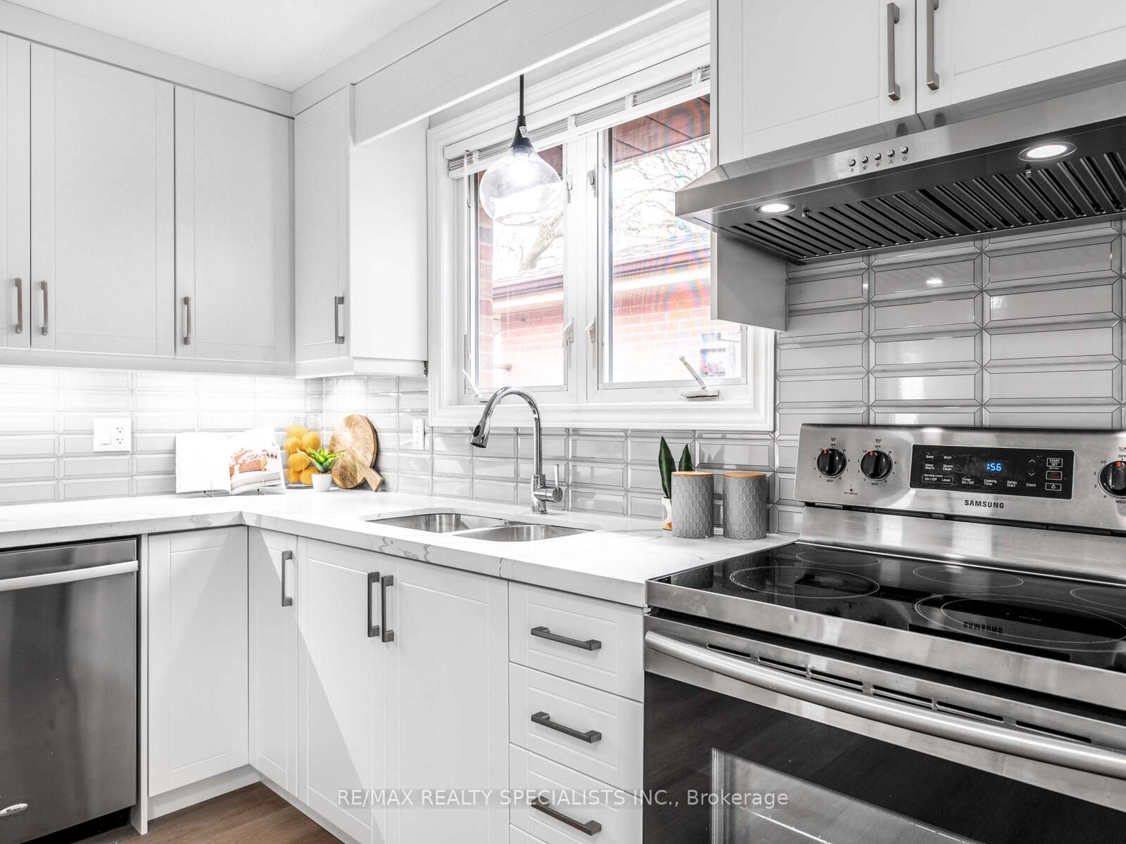 Photo 25 of 42 Birchbank Road, Brampton, Avondale — HOMEH