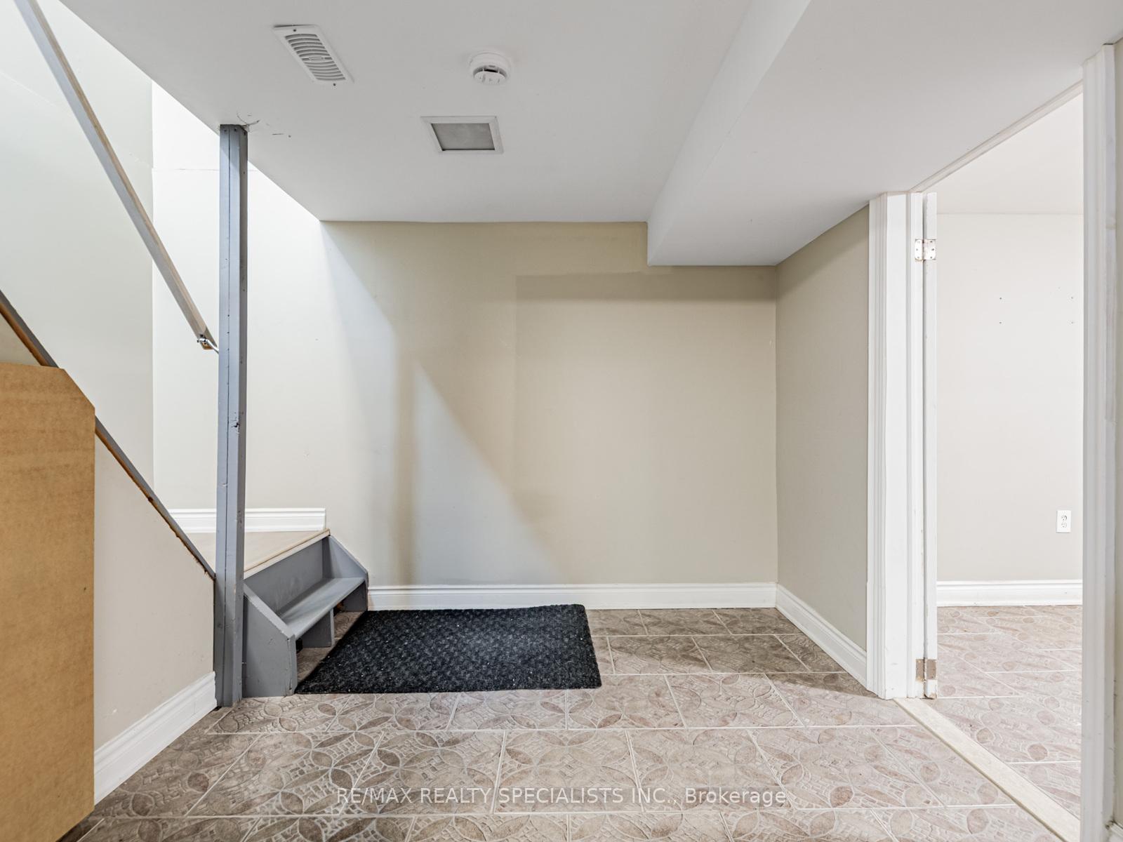 Photo 13 of 42 Birchbank Road, Brampton, Avondale — HOMEH