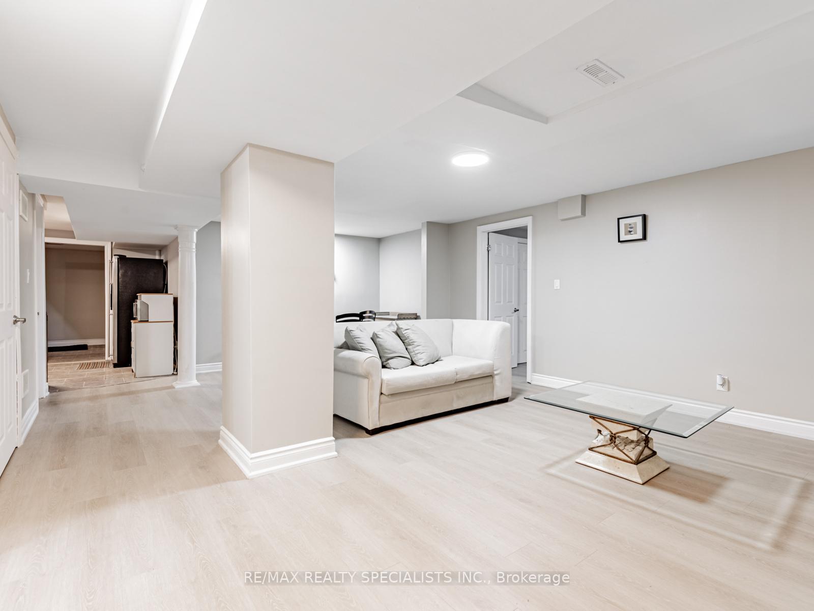 Photo 19 of 42 Birchbank Road, Brampton, Avondale — HOMEH