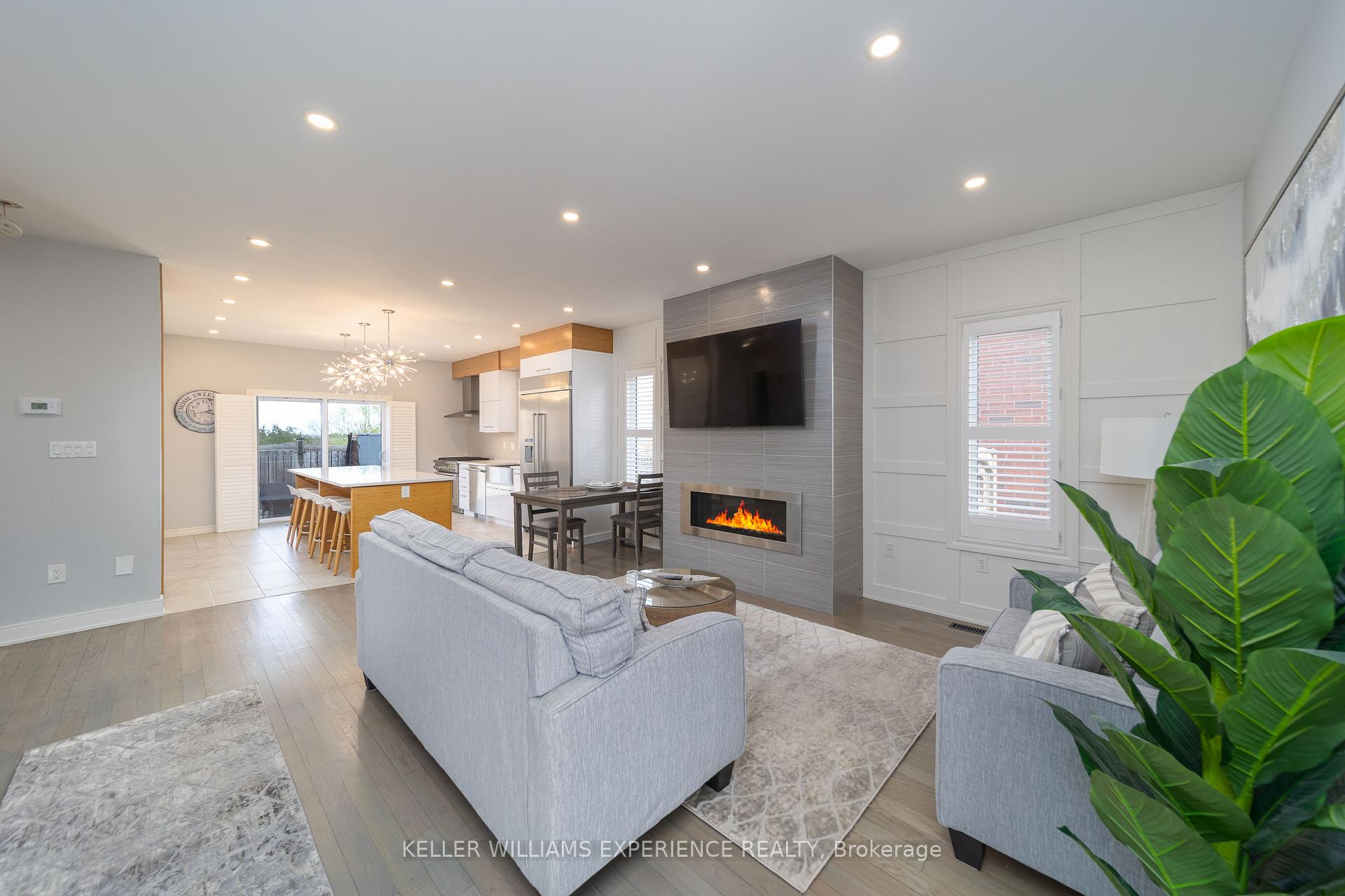 Photo 4 of 41 Thrushwood Drive, Barrie, Holly — HOMEH