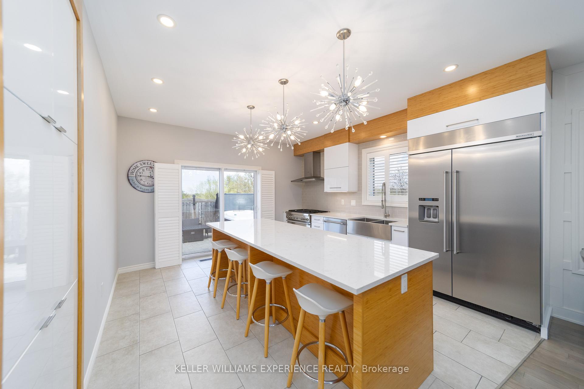 Photo 2 of 41 Thrushwood Drive, Barrie, Holly — HOMEH