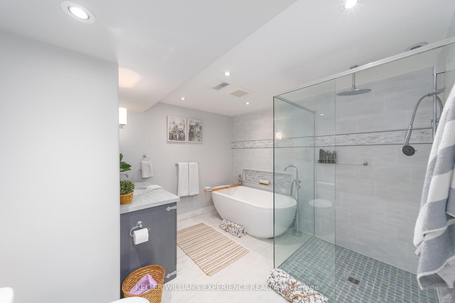 Photo 10 of 41 Thrushwood Drive, Barrie, Holly — HOMEH