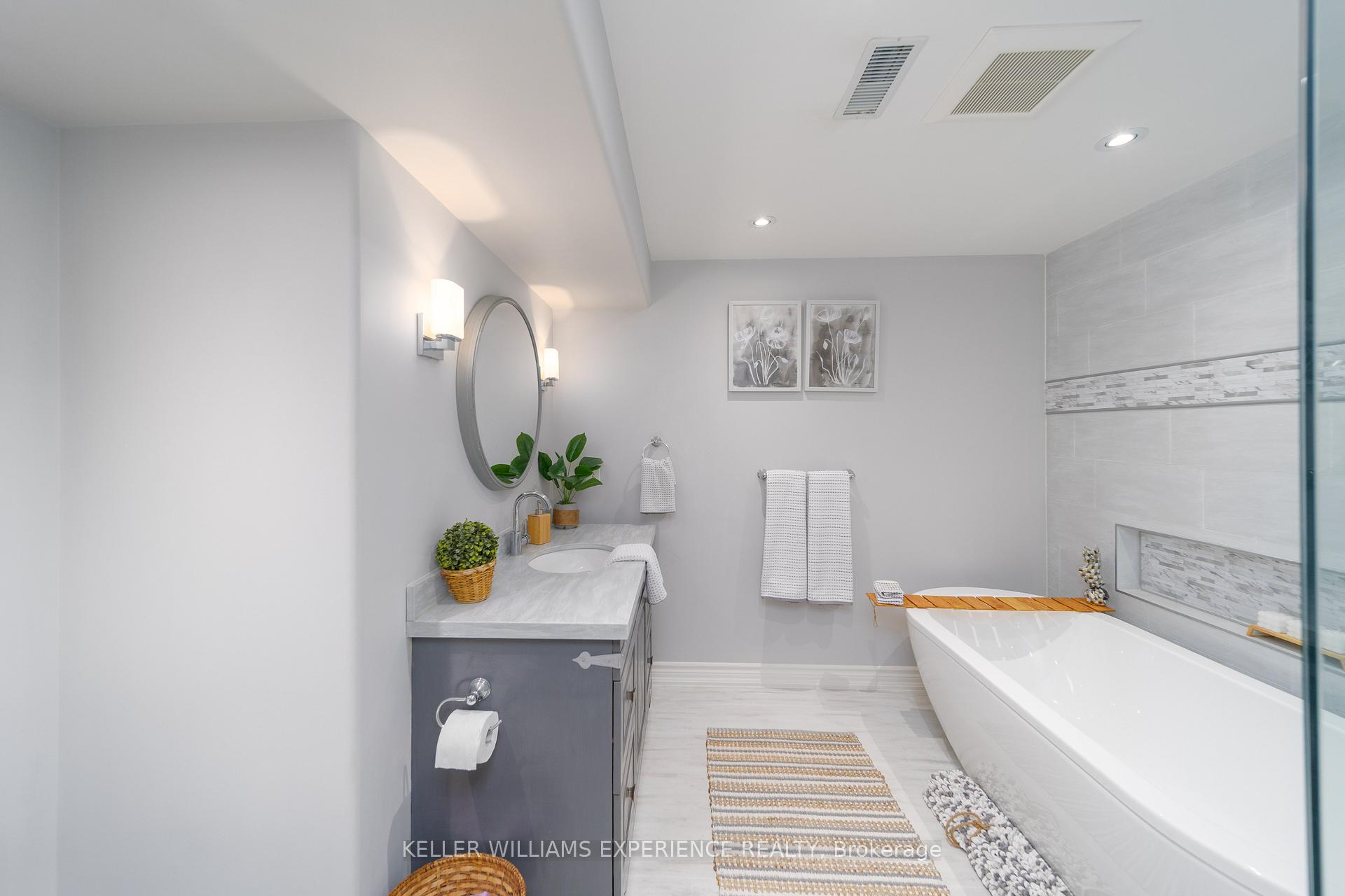 Photo 17 of 41 Thrushwood Drive, Barrie, Holly — HOMEH