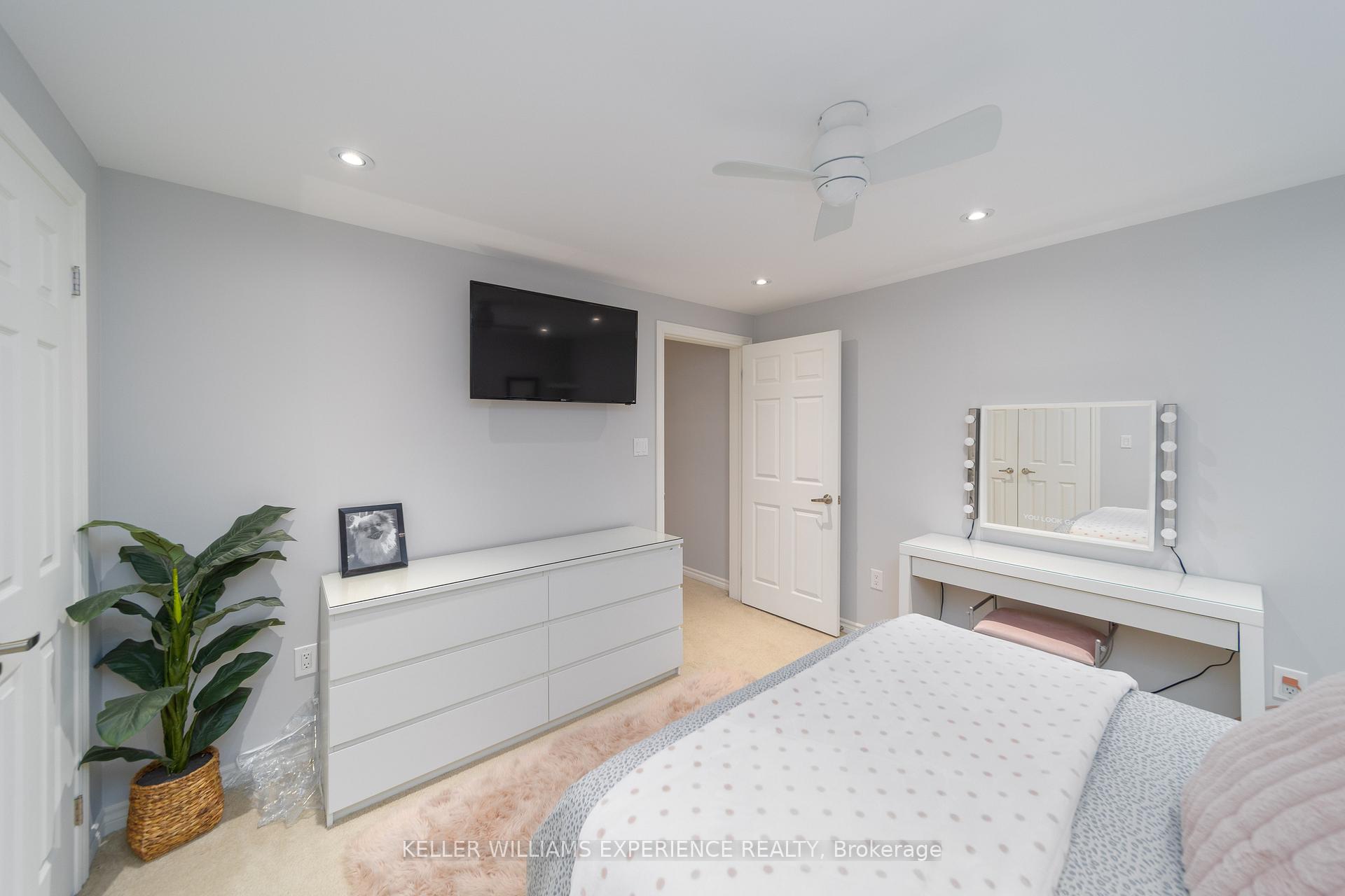 Photo 23 of 41 Thrushwood Drive, Barrie, Holly — HOMEH