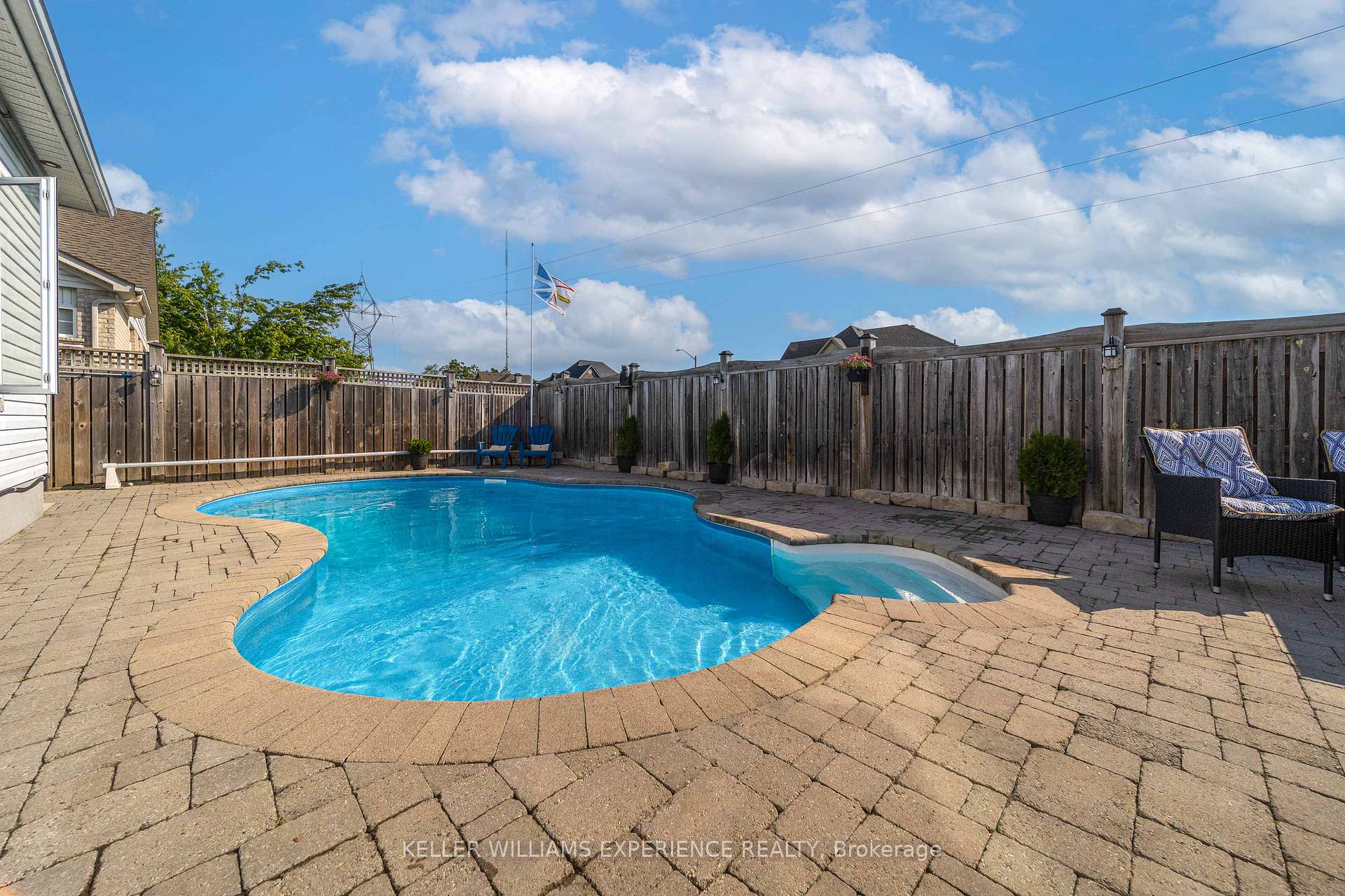 Photo 21 of 41 Thrushwood Drive, Barrie, Holly — HOMEH