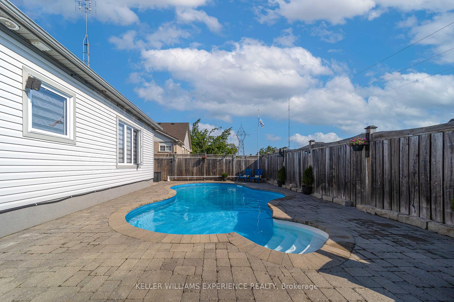 Photo 18 of 41 Thrushwood Drive, Barrie, Holly — HOMEH