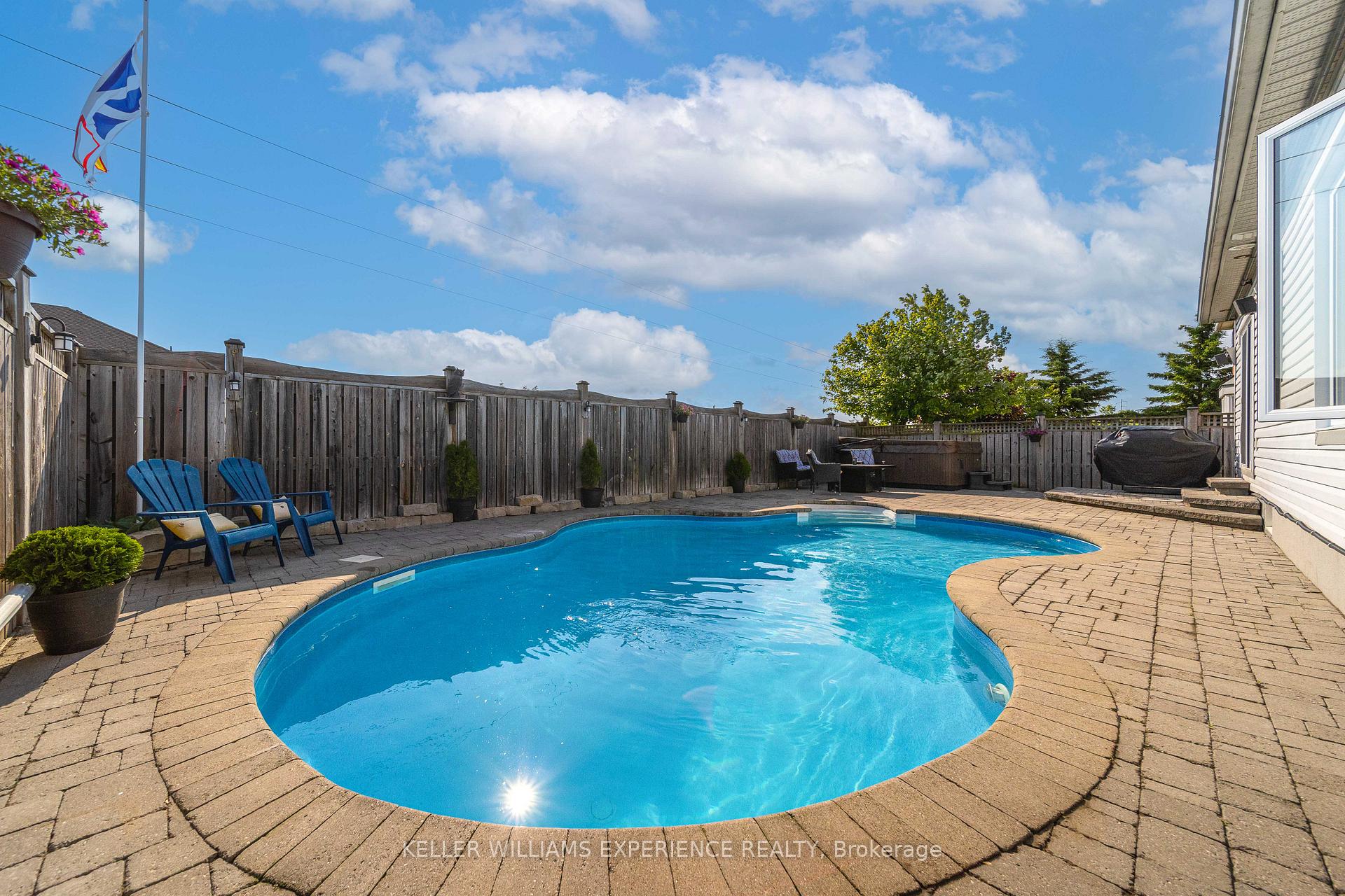 Photo 37 of 41 Thrushwood Drive, Barrie, Holly — HOMEH